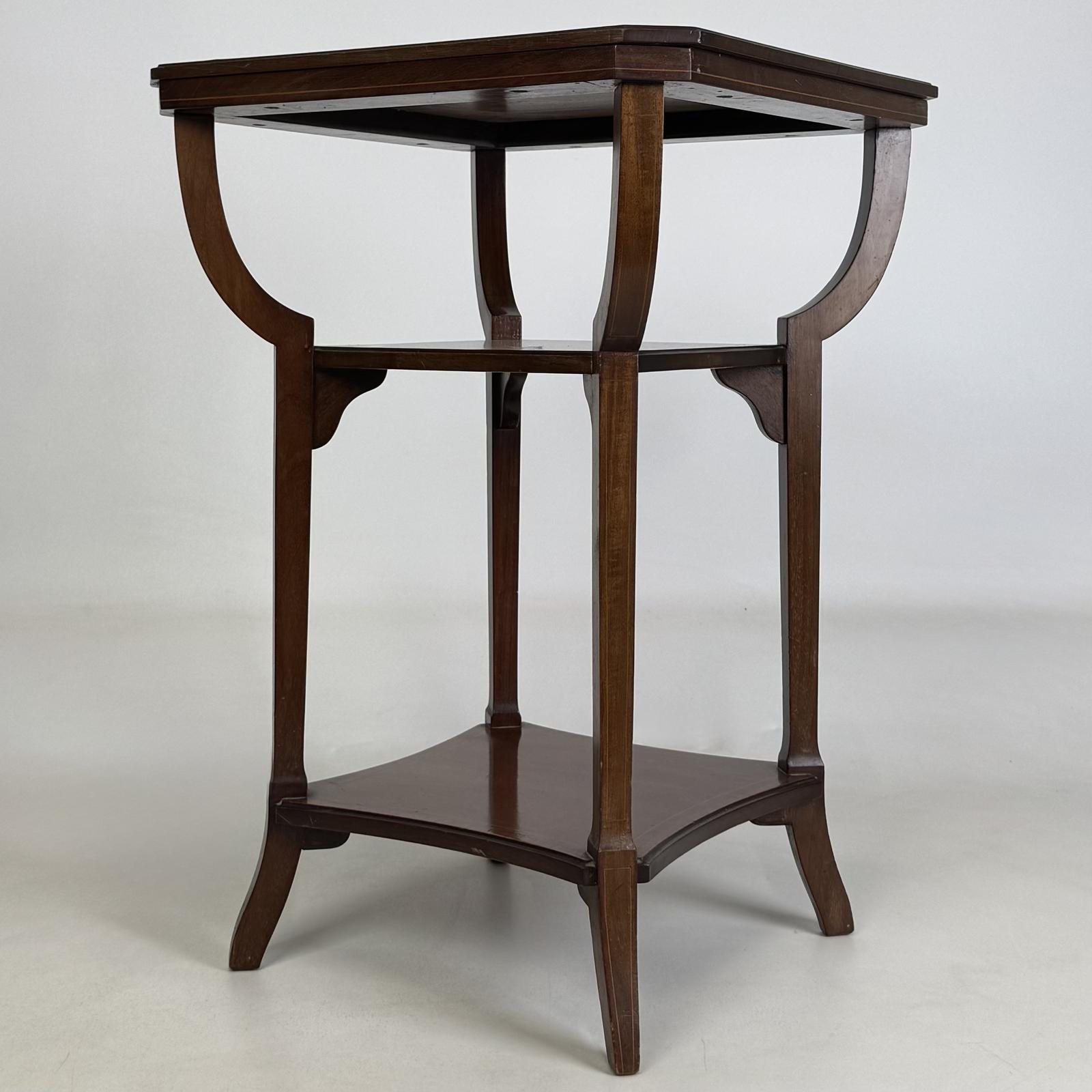 Antique 20th Century Edwardian Side Table in Mahogany (1 of 7) Antique 20th Century Edwardian Side Table in Mahogany (1 of 7)