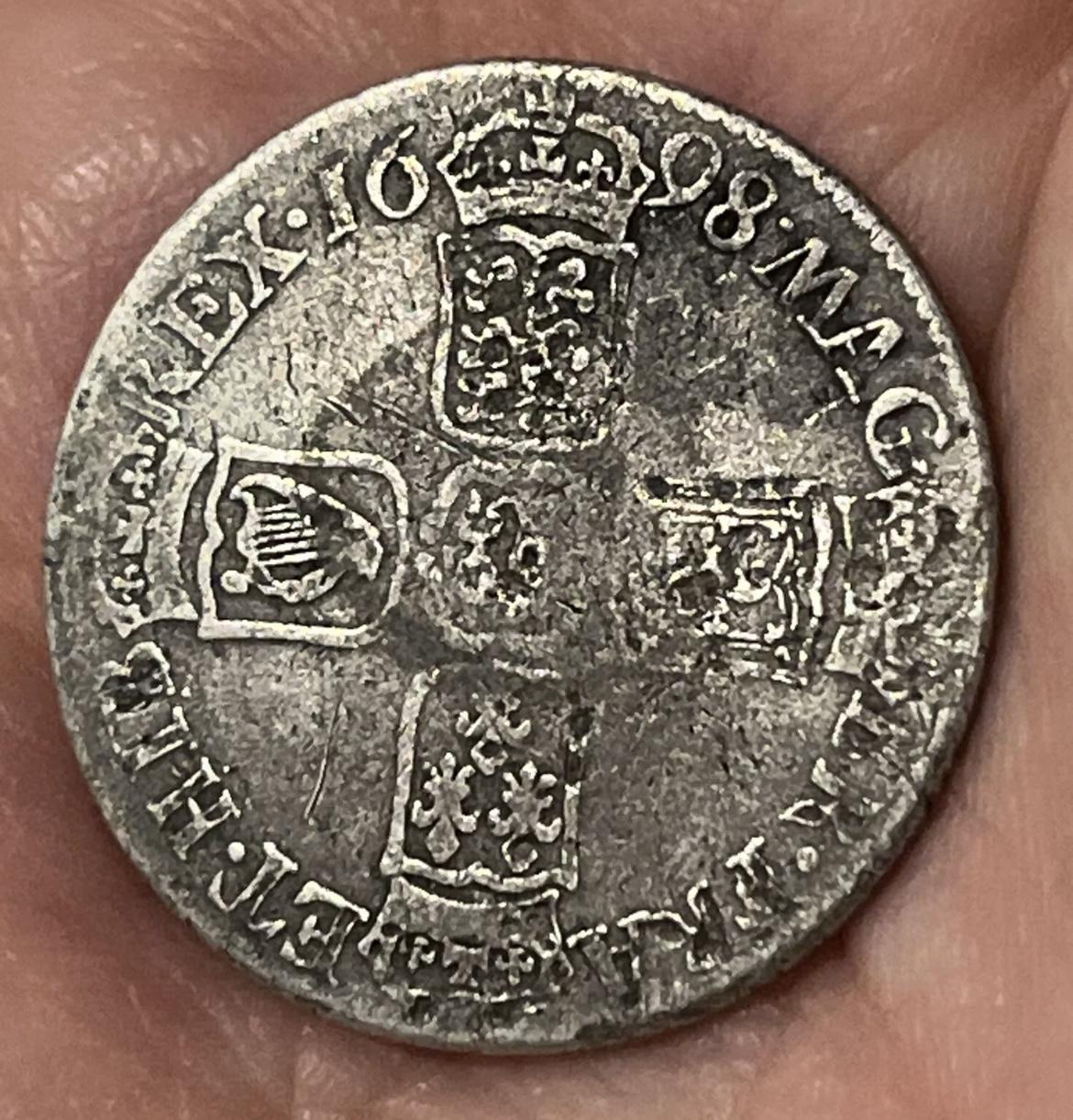 William III - 1698 Silver Shilling (1 of 13)