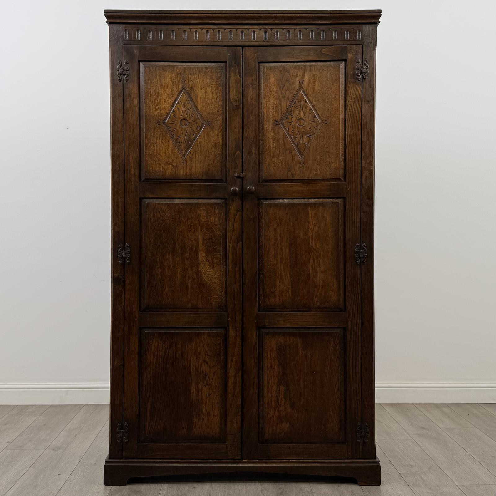 Antique 20th Century Carved Edwardian Wardrobe in Oak (1 of 9) Antique 20th Century Carved Edwardian Wardrobe in Oak (1 of 9)