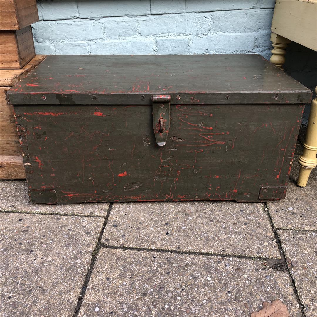Vintage Pine Wood Steel Bound Box in Green and Red Paint (1 of 10) Vintage Pine Wood Steel Bound Box in Green and Red Paint (1 of 10)