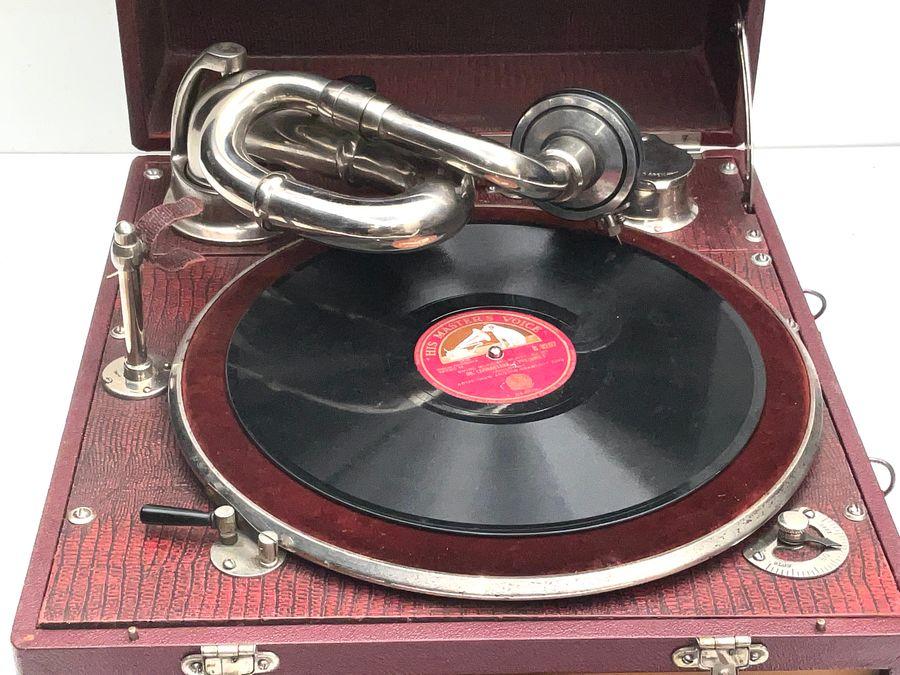 GILBERT RECORD PLAYER ( TABLE TOP ) THE BEST (1 of 8) GILBERT RECORD PLAYER ( TABLE TOP ) THE BEST (1 of 8)