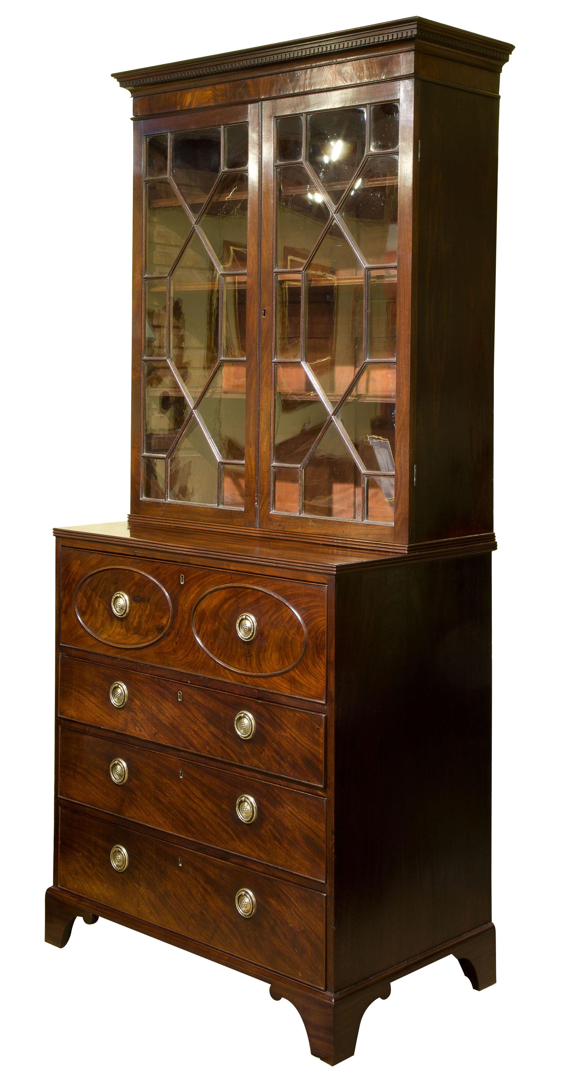 An exceptionally small sectretaire (1 of 1) An exceptionally small sectretaire (1 of 1)