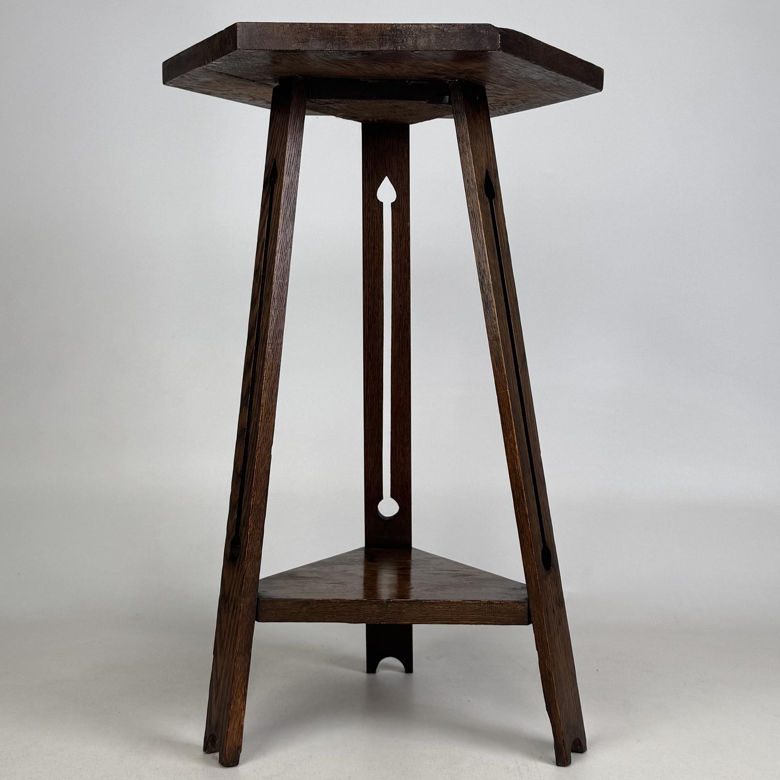 Antique 20th Century Arts & Crafts Side Table In Oak (1 of 5) Antique 20th Century Arts & Crafts Side Table In Oak (1 of 5)