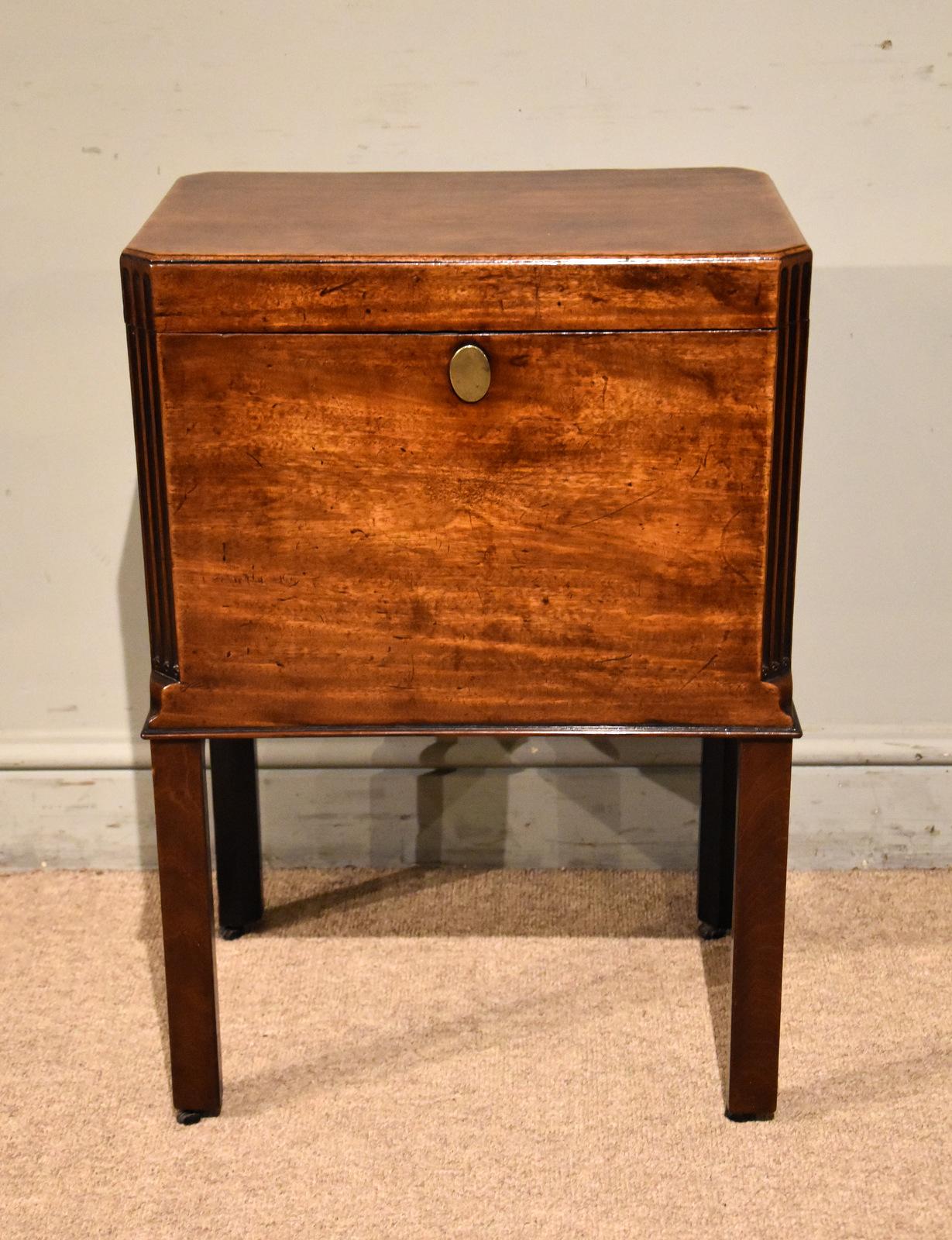 Mid 18th Century Mahogany Wine Cellarette (1 of 9)