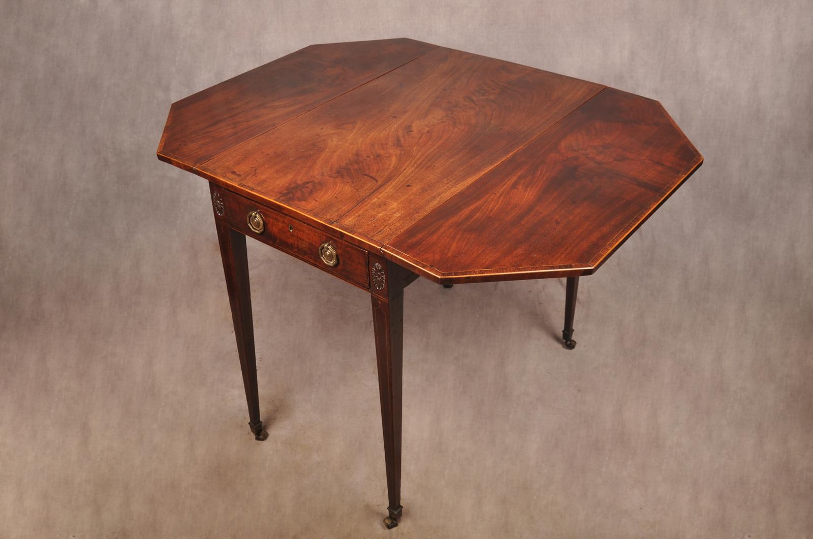 An Exceptional Late 18th Century Mahogany Pembroke Table (1 of 16)