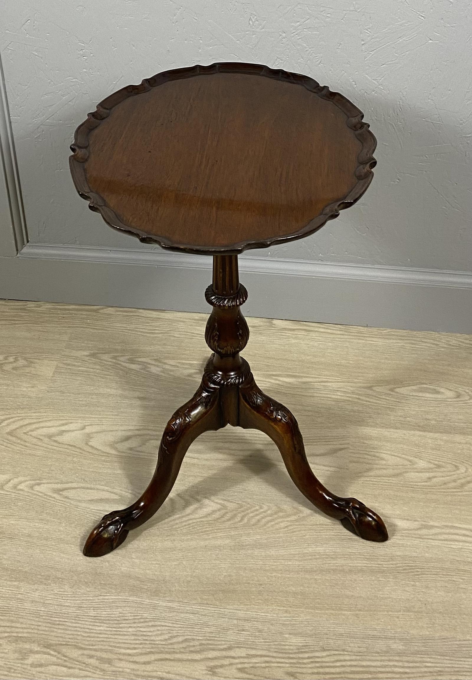 Fine Quality Mahogany Wine Table (1 of 7)