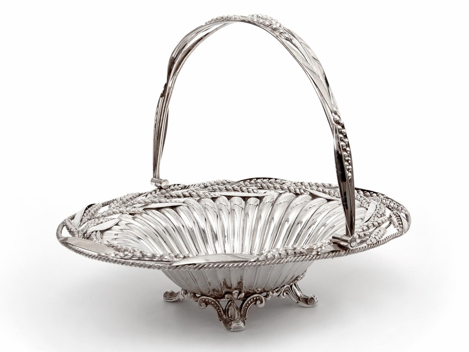 Victorian Oval Silver Plated Swing Handle Basket with Wheat and Rope Border on Four Cast Scroll Feet (1 of 5) Victorian Oval Silver Plated Swing Handle Basket with Wheat and Rope Border on Four Cast Scroll Feet (1 of 5)