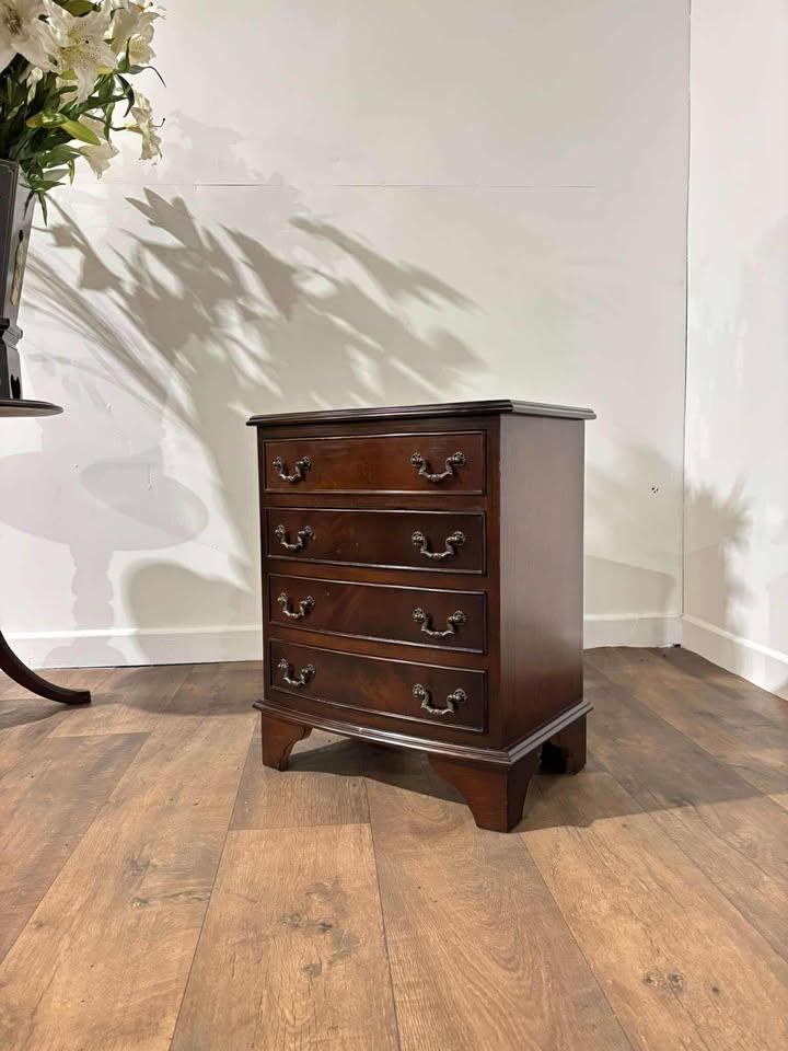 Reproduction Four Drawer Mahogany Chest of Small Proportions (1 of 18)
