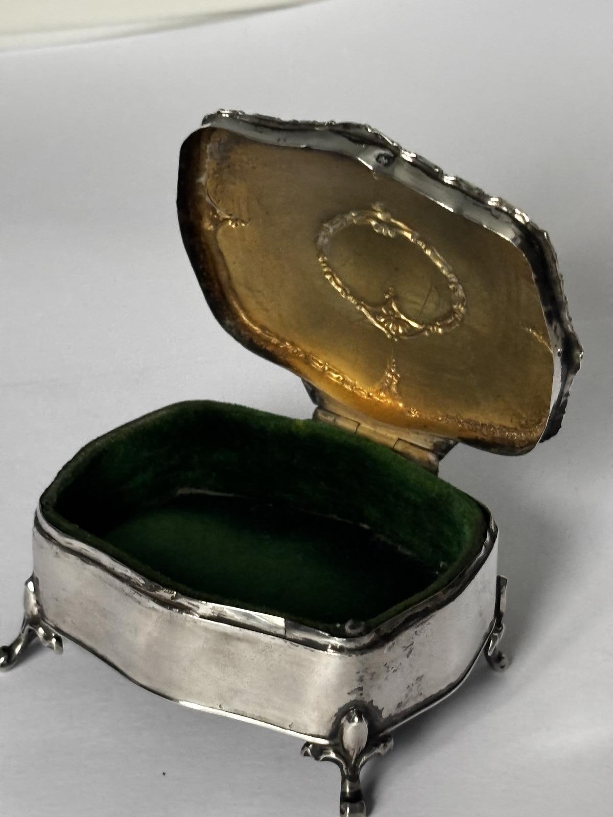 George V Silver Dressing Table Box Ring Trinket - Mappin & Webb Sheffield 1911 (1 of 12) George V Silver Dressing Table Box Ring Trinket - Mappin & Webb Sheffield 1911 (1 of 12)