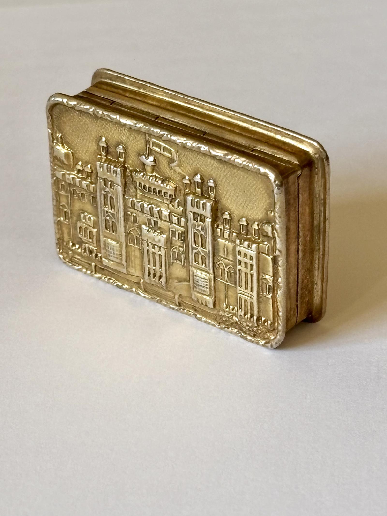 GARRARD & Co Silver Gilt Snuff Pill Box Windsor Castle Bham 1977 Silver Jubilee (1 of 11)