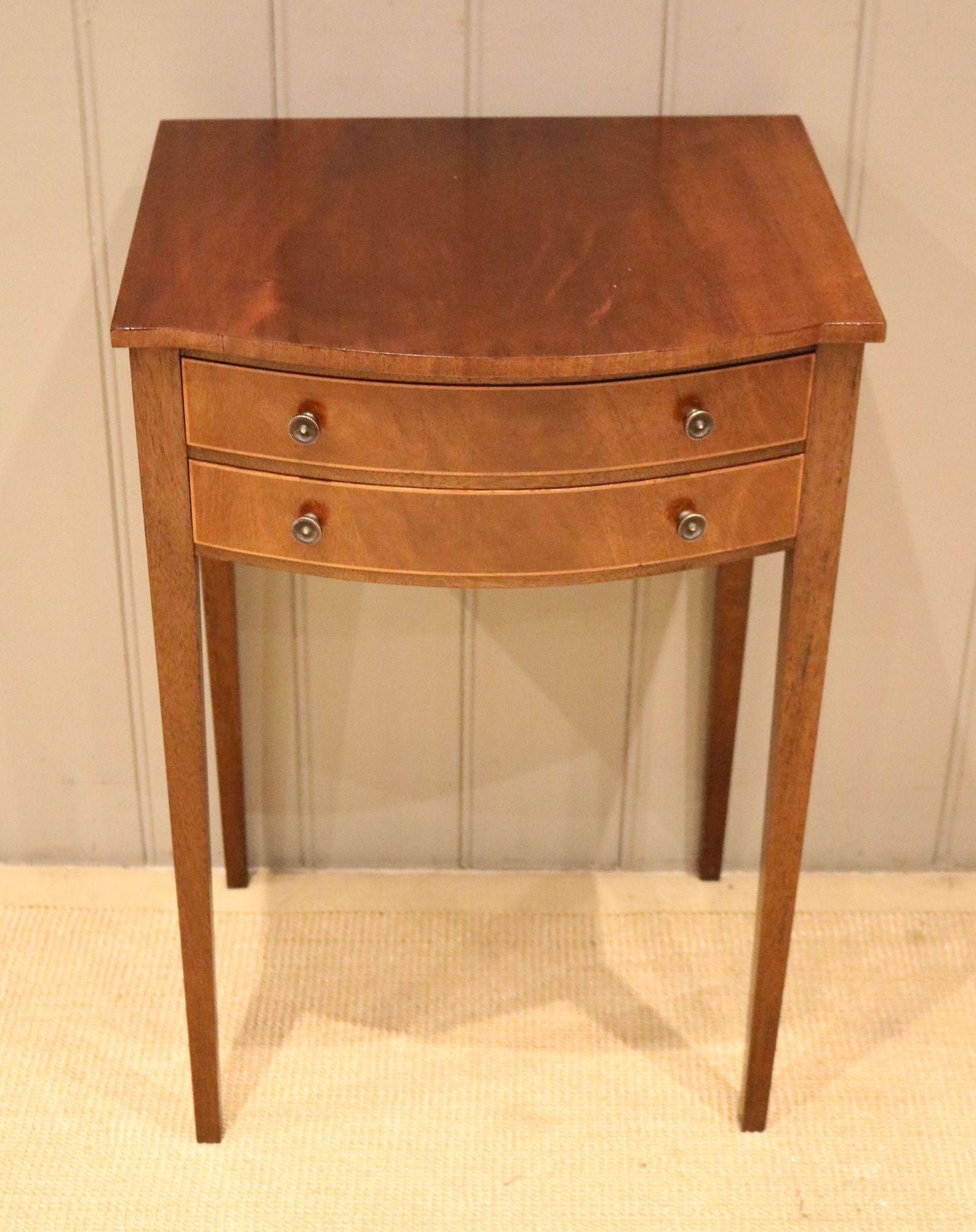 Small Mahogany Side Table (1 of 10) Small Mahogany Side Table (1 of 10)