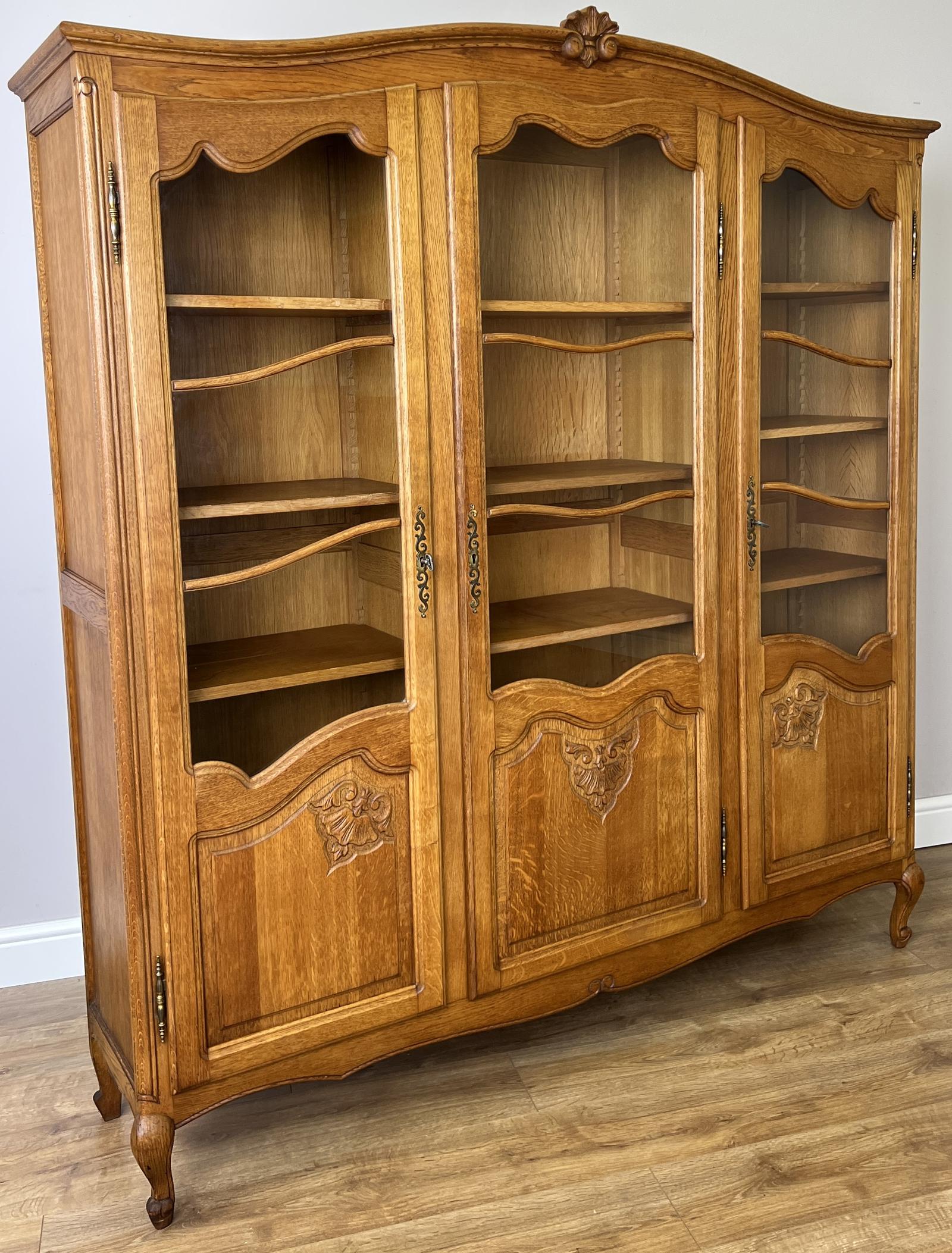 Bookcase Vintage French Display Cabinet Oak Carved (1 of 11) Bookcase Vintage French Display Cabinet Oak Carved (1 of 11)