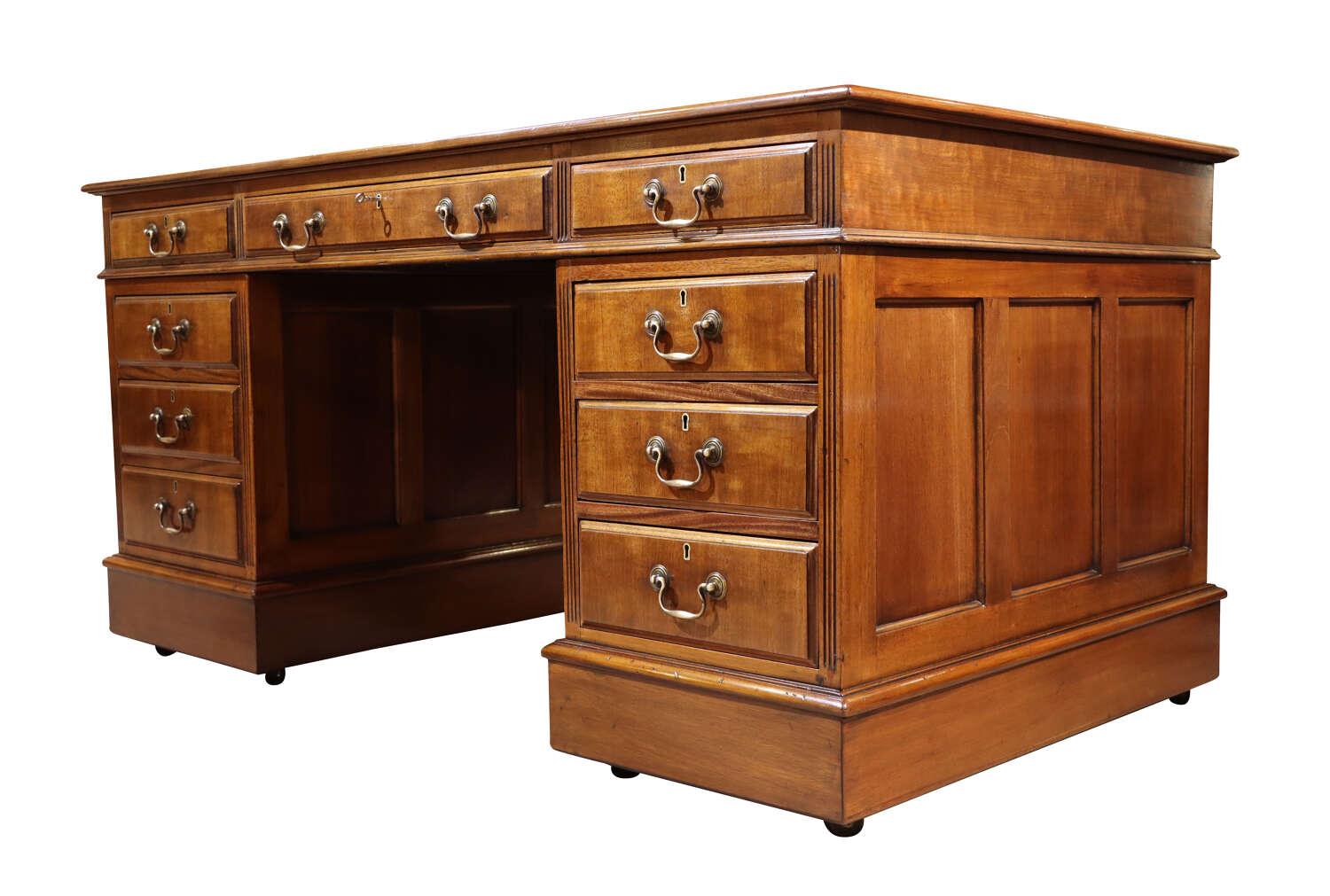 Mahogany Pedestal Desk (1 of 6) Mahogany Pedestal Desk (1 of 6)