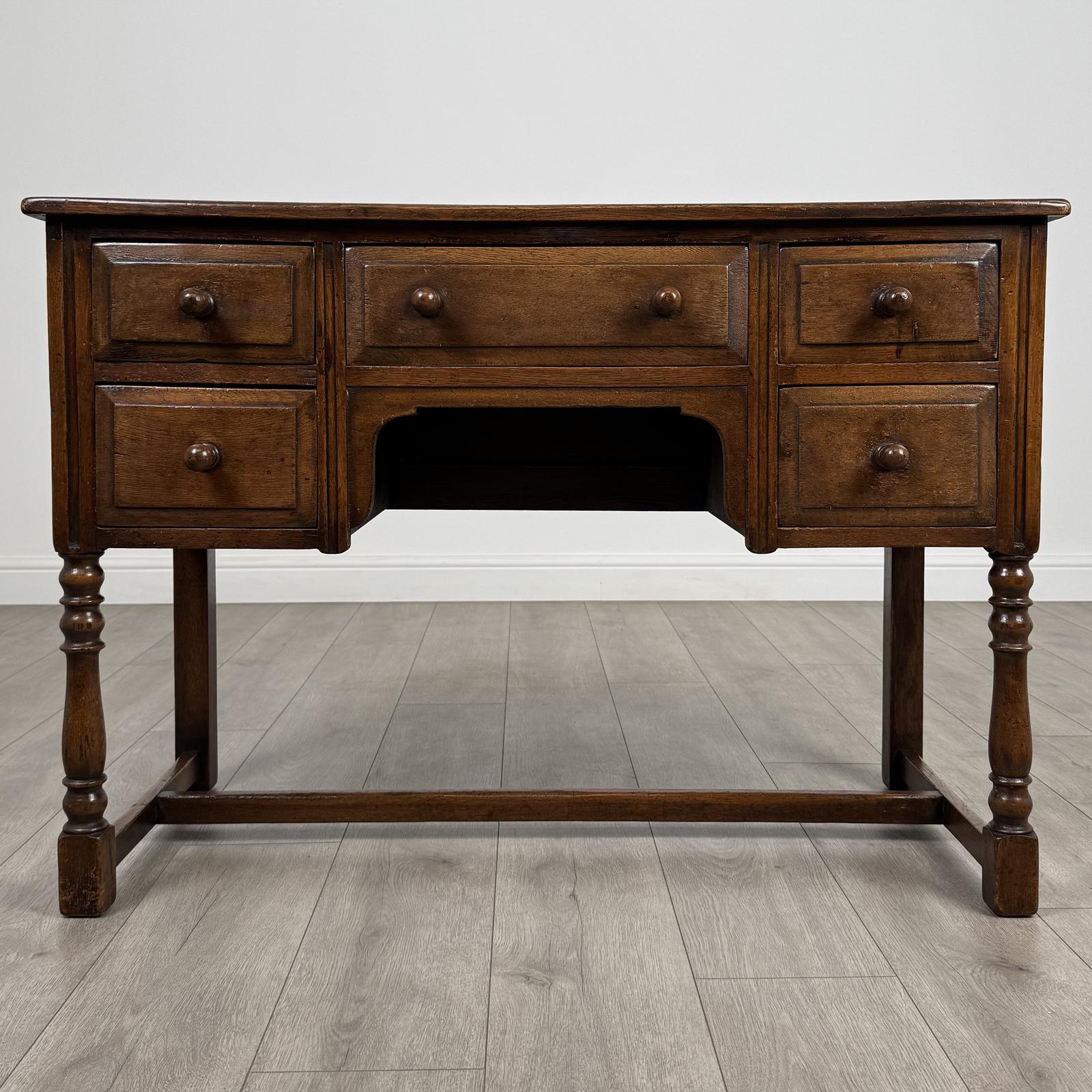 Antique 20th Century Good Quality Desk in Oak (1 of 11)