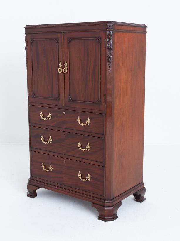 Mahogany Chippendale Style Linen Cabinet (1 of 10)