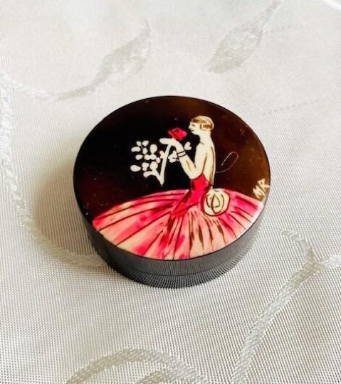 Rare Art Deco 1920s Hand Painted Flapper Lady Bakelite Powder Compact Rouge Pot (1 of 9) Rare Art Deco 1920s Hand Painted Flapper Lady Bakelite Powder Compact Rouge Pot (1 of 9)