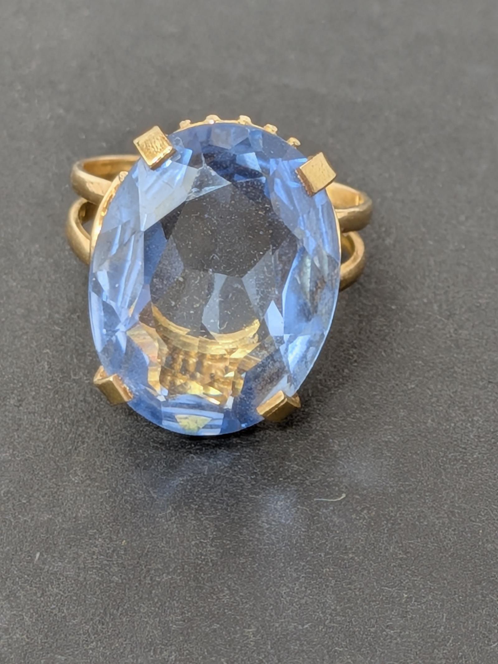 Striking 18ct Gold Blue Spinel Ring (1 of 9) Striking 18ct Gold Blue Spinel Ring (1 of 9)