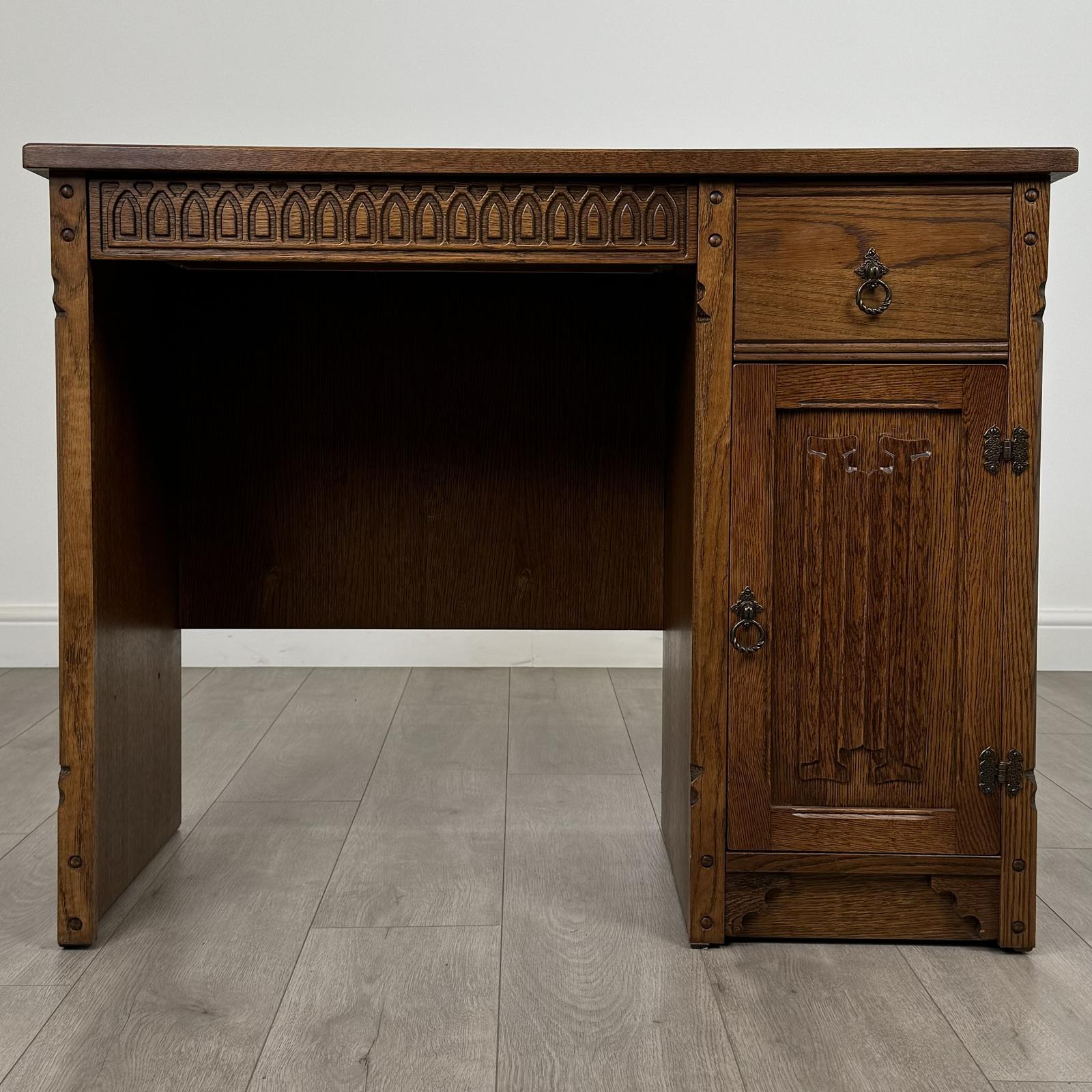 Antique 20th Century Single Pedestal Desk in Oak (1 of 13) Antique 20th Century Single Pedestal Desk in Oak (1 of 13)