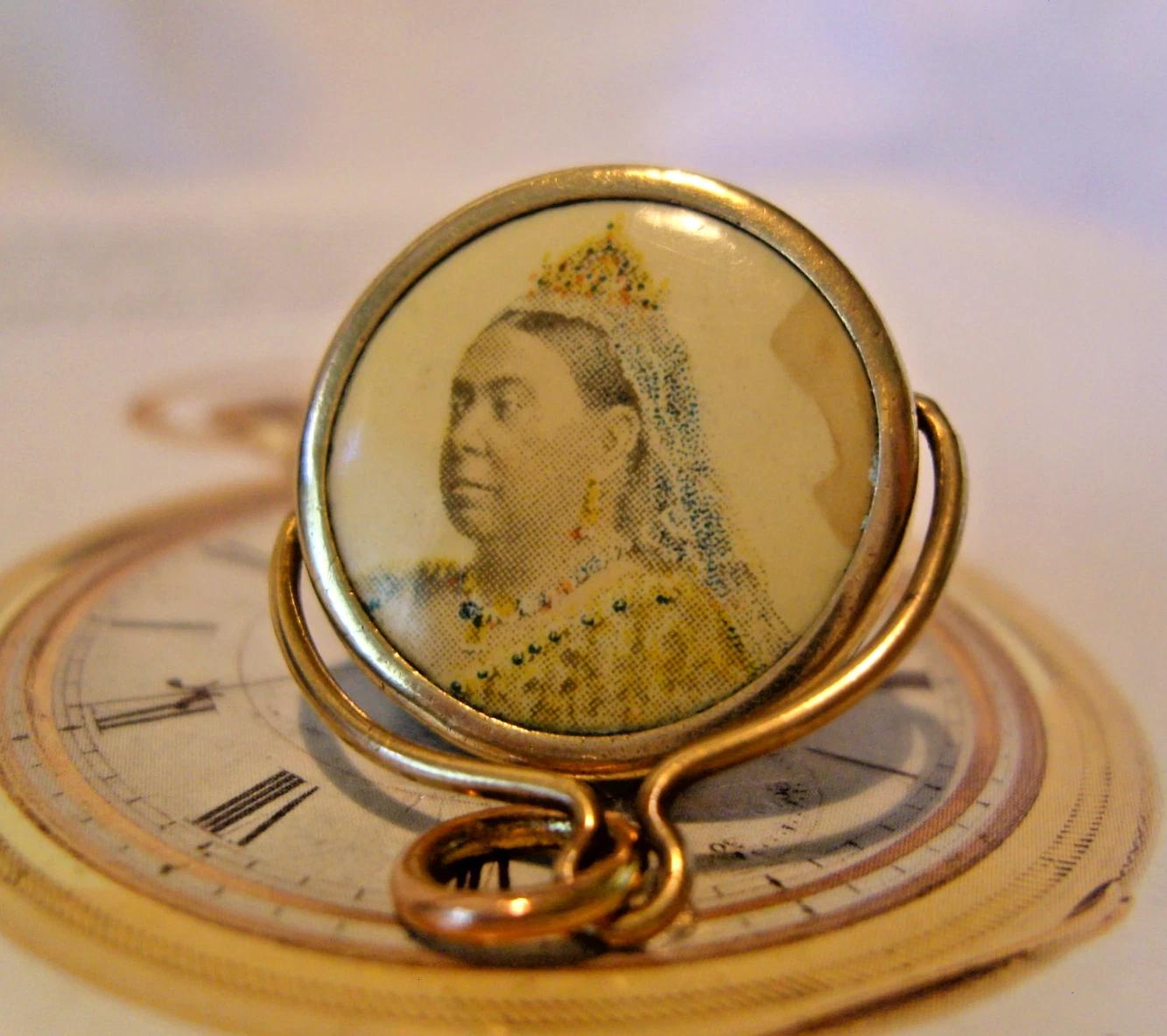 Pocket Watch Chain Fob Spinner 1897 Queen Victoria Diamond Jubilee Rose Gilt Fob (1 of 11) Pocket Watch Chain Fob Spinner 1897 Queen Victoria Diamond Jubilee Rose Gilt Fob (1 of 11)