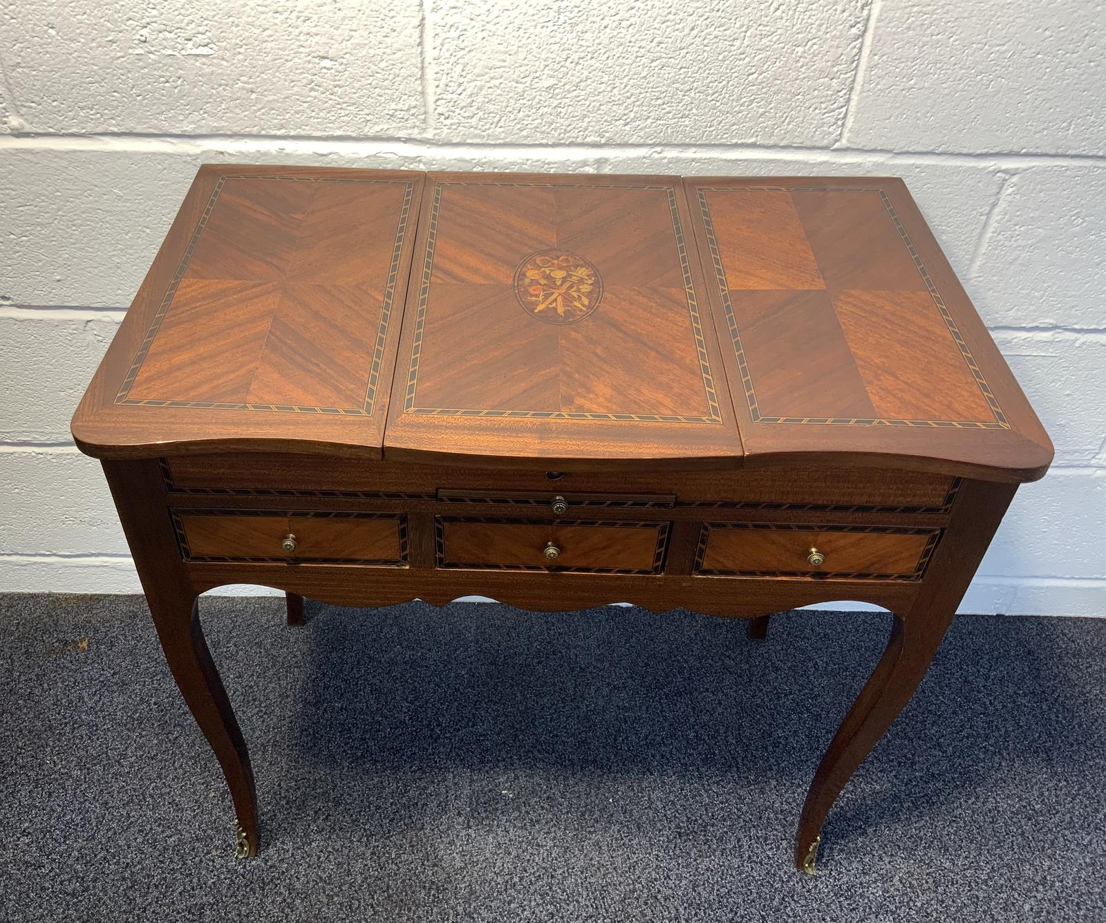 Mahogany French Marquetry Dressing Table (1 of 11) Mahogany French Marquetry Dressing Table (1 of 11)
