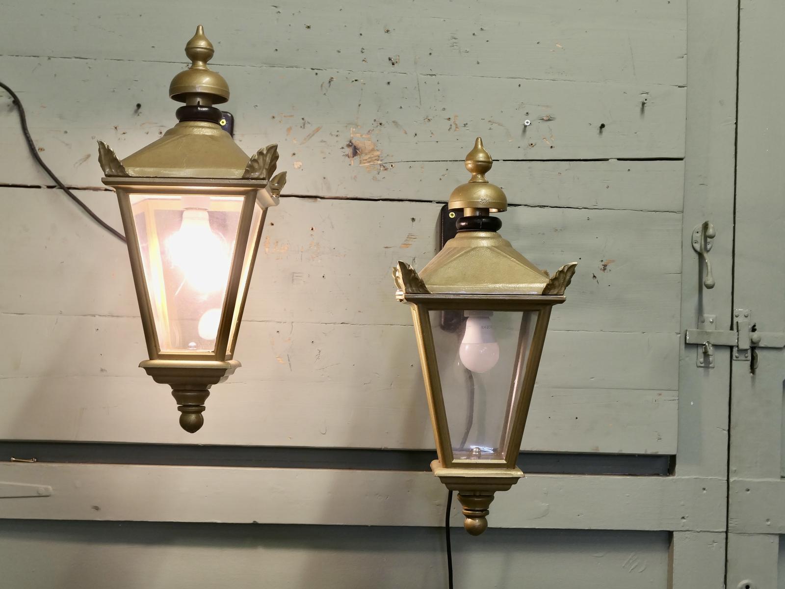 Pair of Grand Wall Hung Lanterns (1 of 6) Pair of Grand Wall Hung Lanterns (1 of 6)