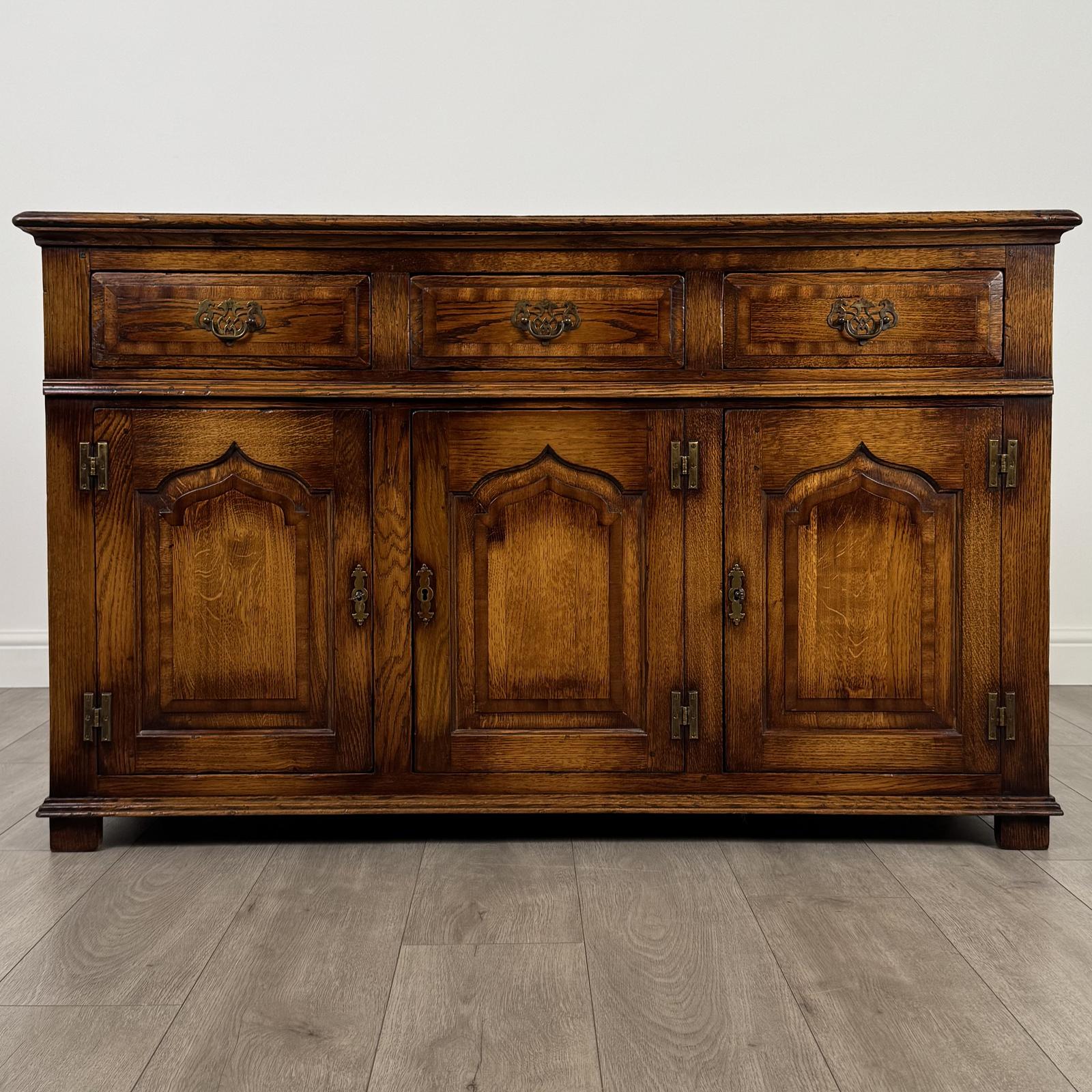 Antique 20th Century Fine Quality Sideboard in Oak (1 of 12)