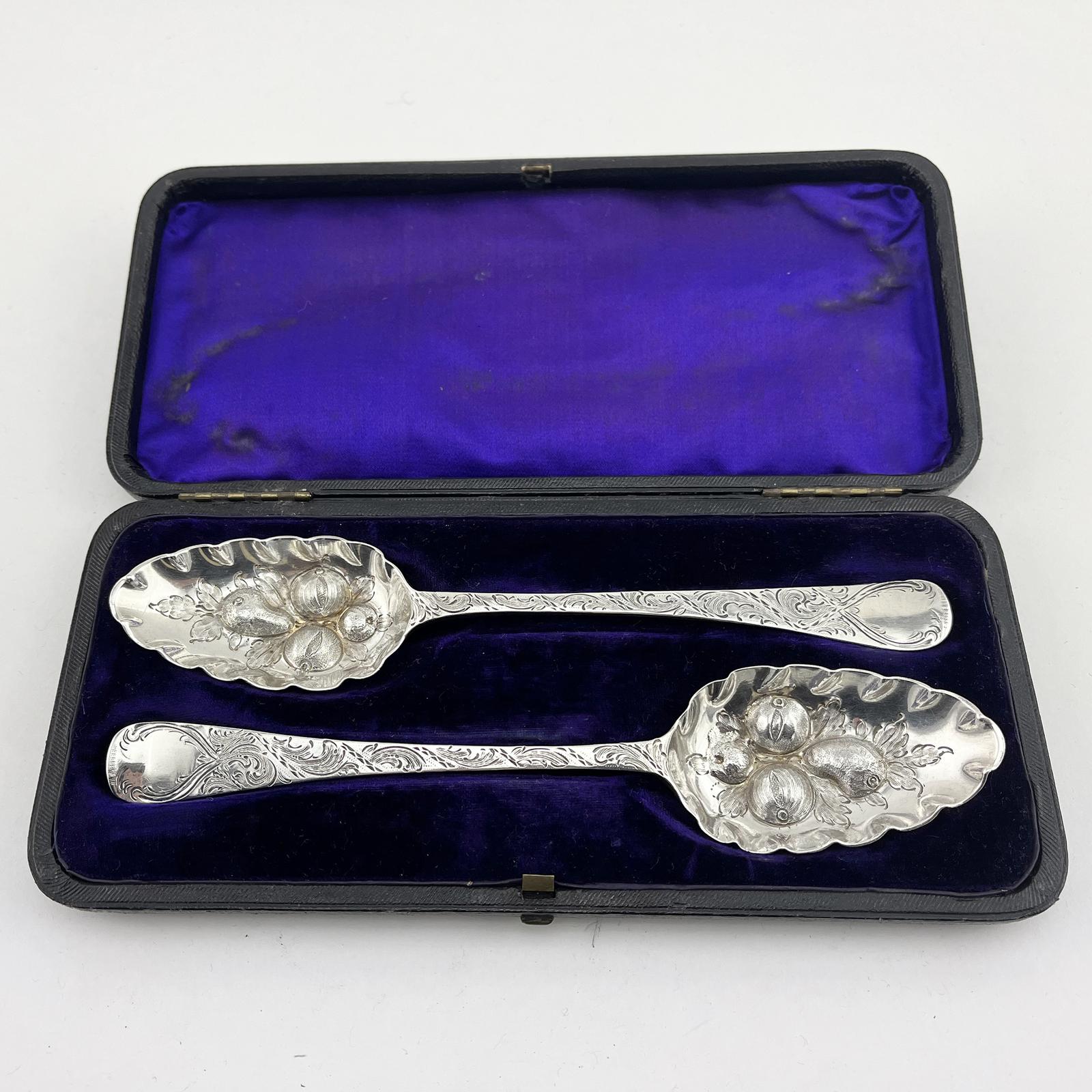 Boxed Pair of George III Sterling Silver Berry or Serving Spoons (1 of 7)