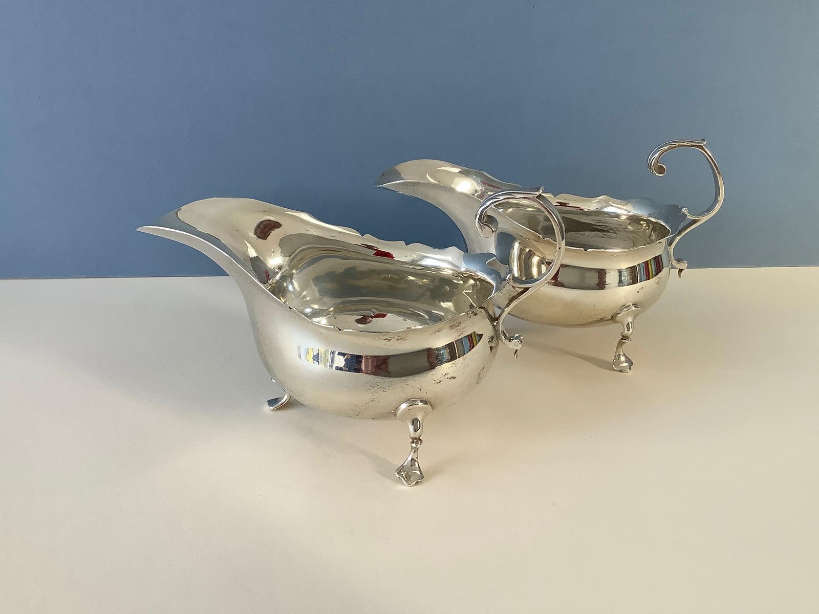 Pair of Antique Solid Silver Sauce, Cream or Gravy Boats / Jugs (1 of 5)