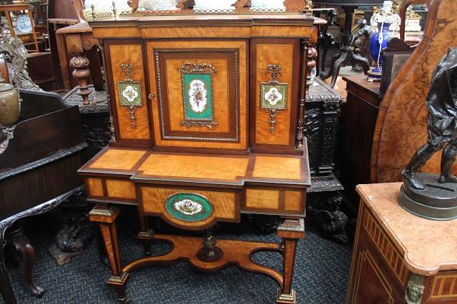 English Bonheur Du Jour (1 of 11)