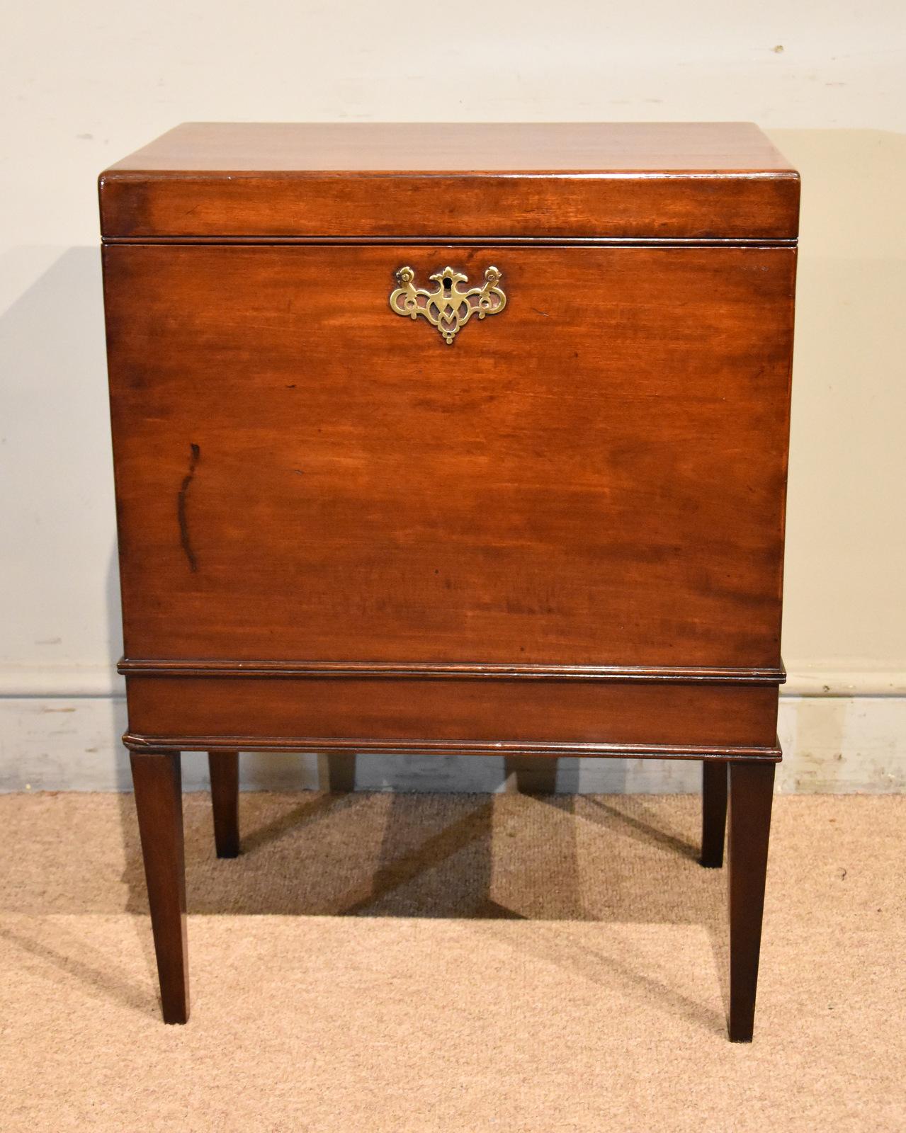 Regency Mahogany Cellarette (1 of 7)