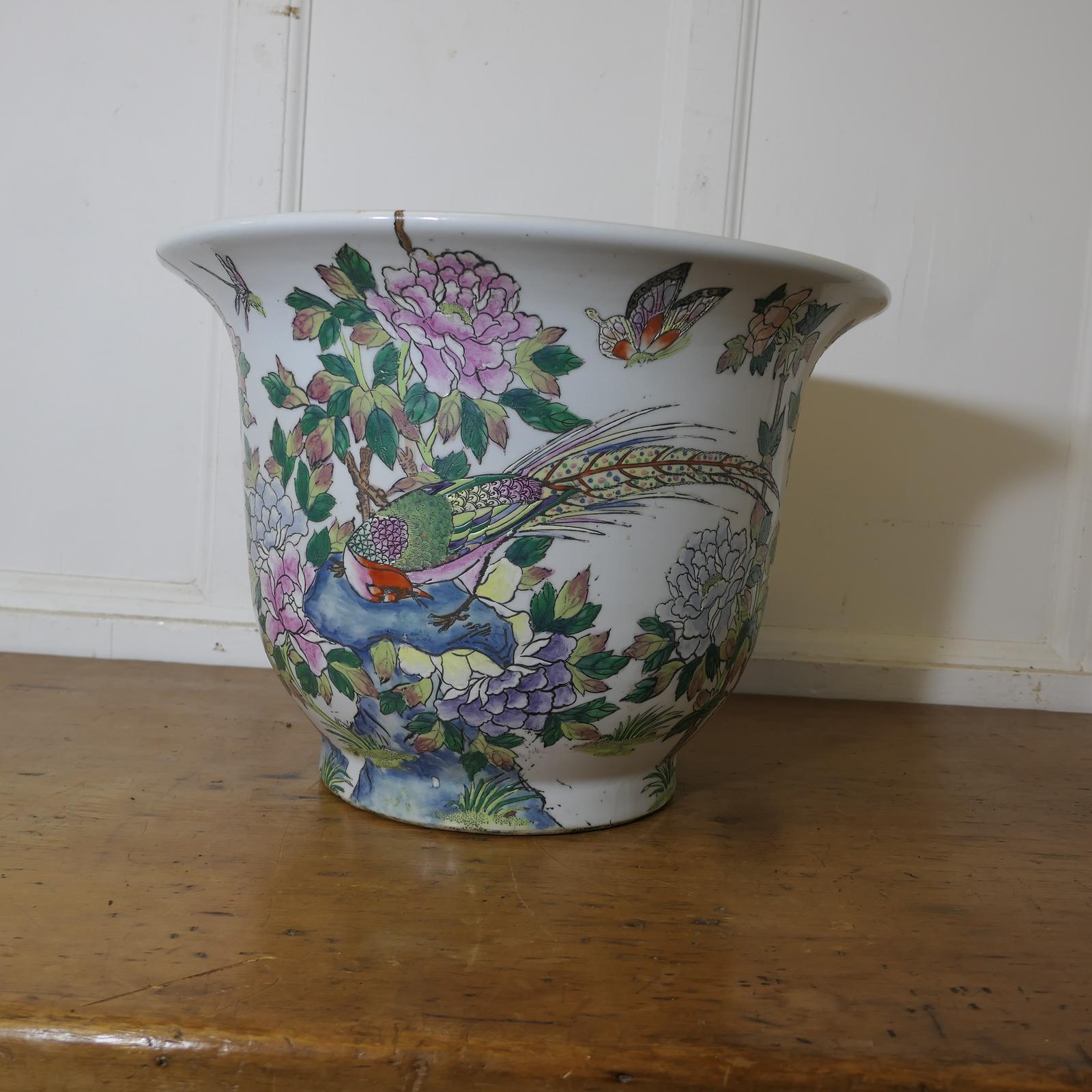 Heavy Chinese Famille Verte Fish Bowl or Jardiniere (1 of 11) Heavy Chinese Famille Verte Fish Bowl or Jardiniere (1 of 11)