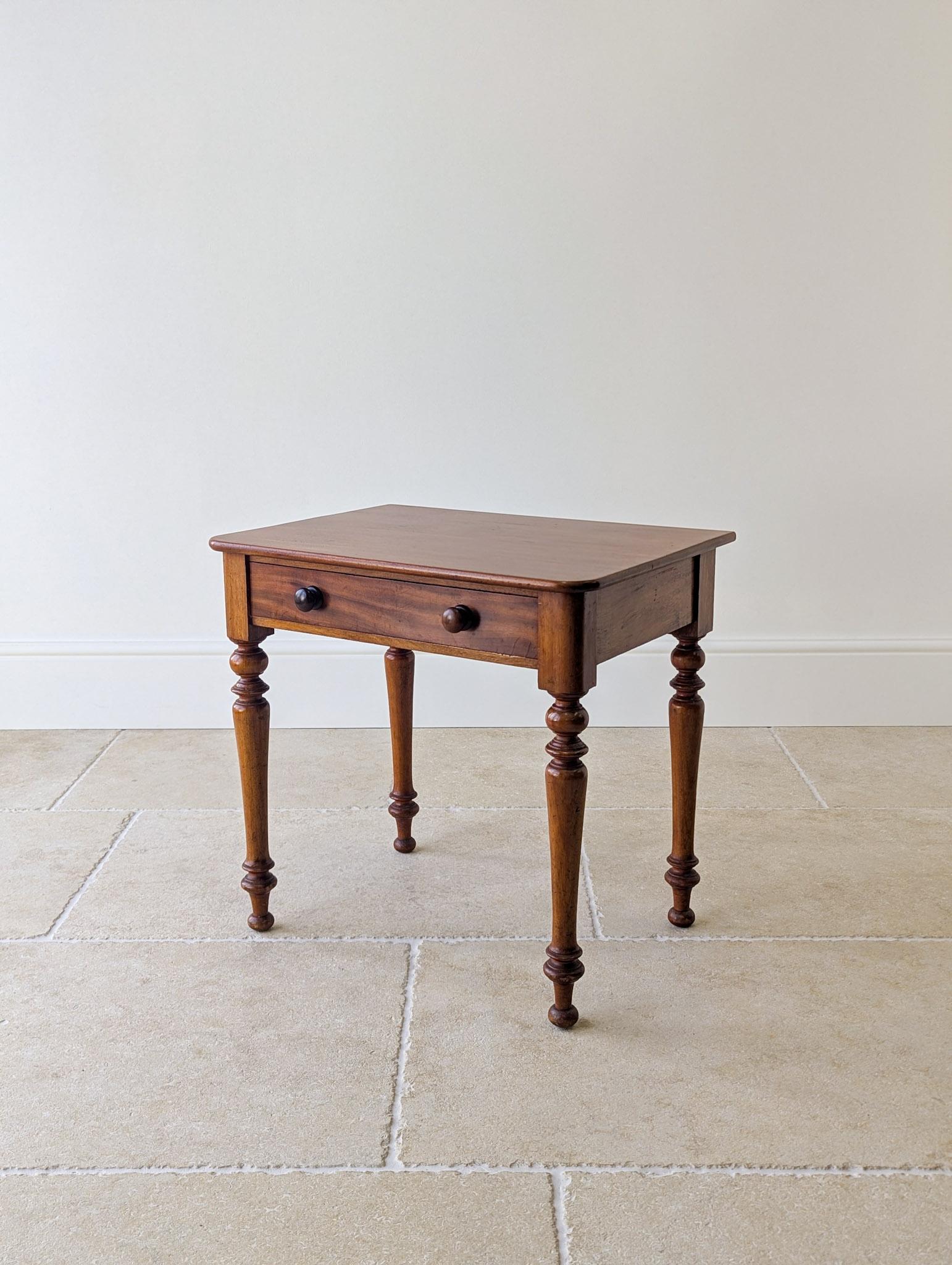 Antique Victorian Mahogany Low Side Table c.1890 (1 of 14) Antique Victorian Mahogany Low Side Table c.1890 (1 of 14)