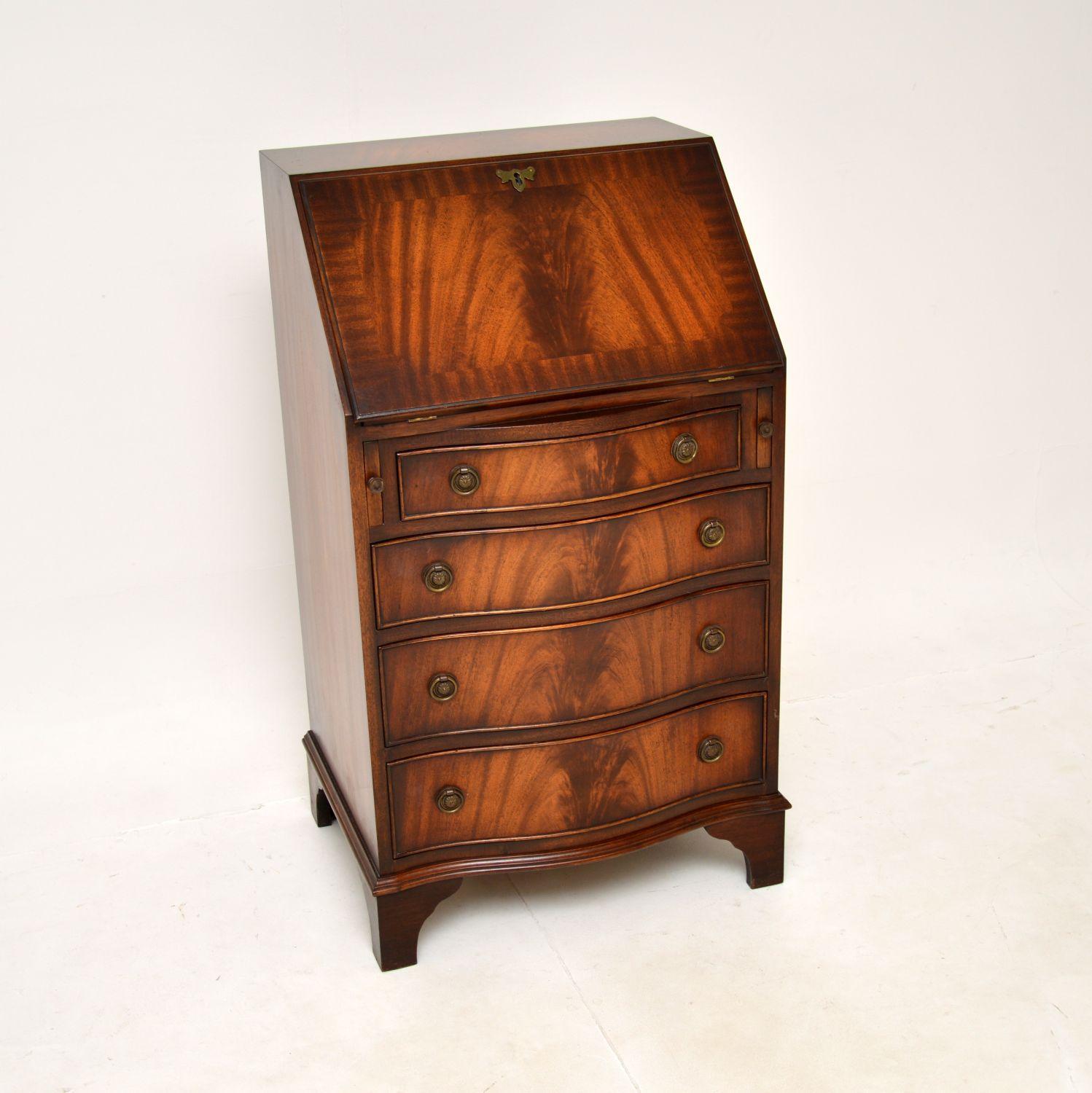 Georgian Style Mahogany Writing Bureau (1 of 10) Georgian Style Mahogany Writing Bureau (1 of 10)