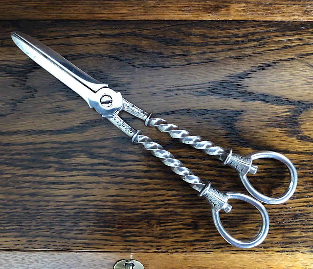 Pair of William Hutton Grape Scissors, London 1895 (1 of 6)
