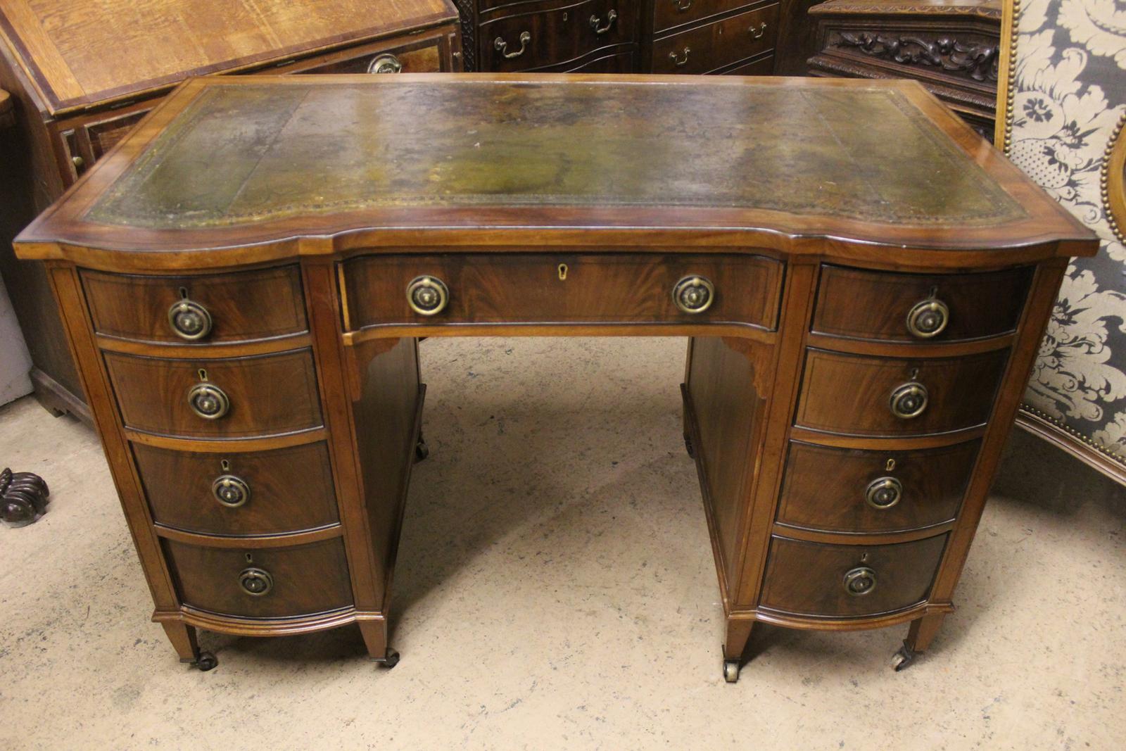 Mahogany Kneehole Desk (1 of 5) Mahogany Kneehole Desk (1 of 5)