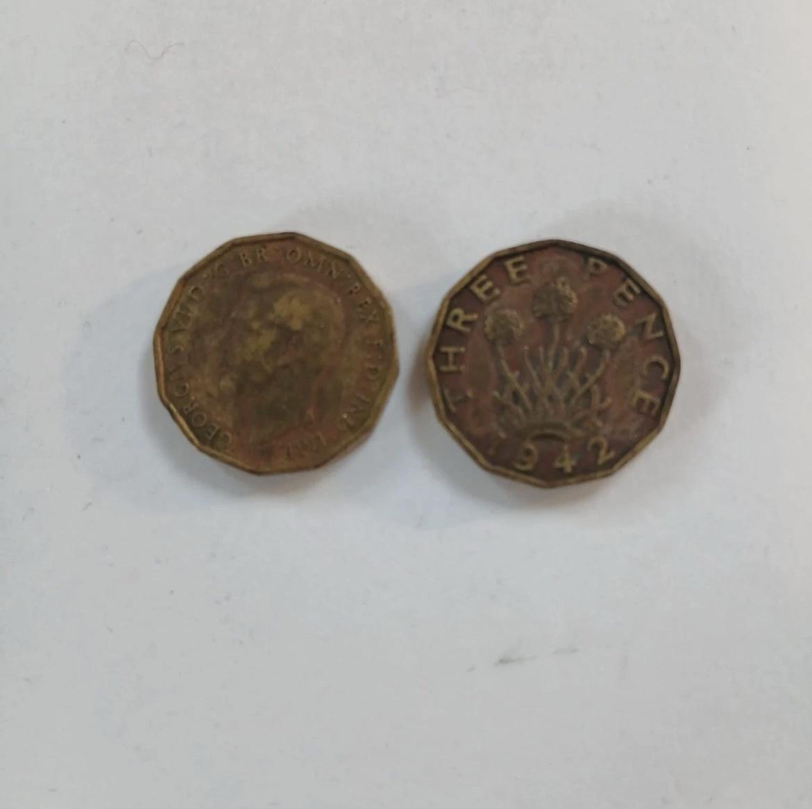 British Threepenny Bit Coins 1937 / 1952 (1 of 1)
