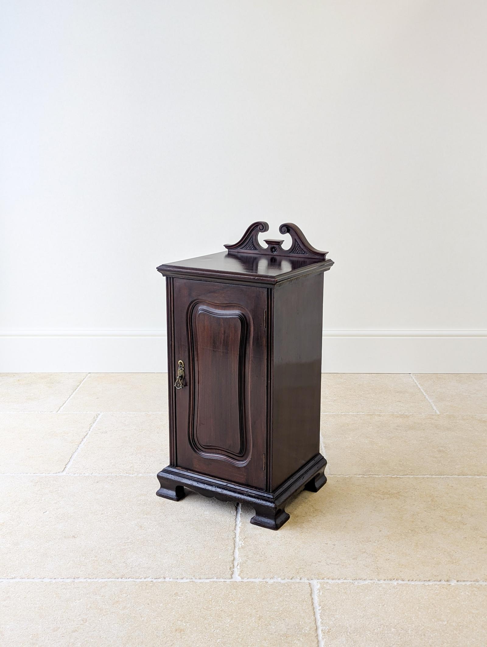 Antique Victorian Mahogany Bedside Cabinet c.1870 (1 of 14) Antique Victorian Mahogany Bedside Cabinet c.1870 (1 of 14)