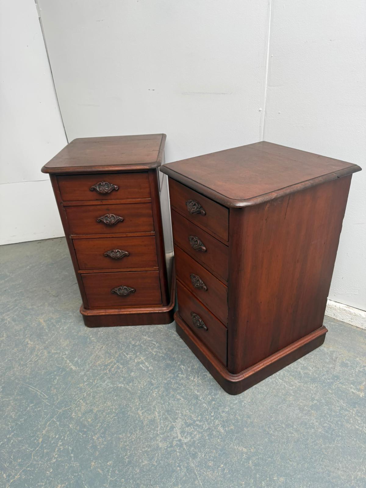 Superb Pair of Mahogany 4 Drawer Small Waxed Georgian Bedside Cabinets (1 of 10) Superb Pair of Mahogany 4 Drawer Small Waxed Georgian Bedside Cabinets (1 of 10)