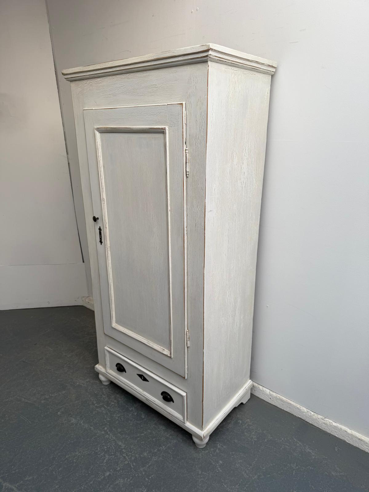 A Beautifully Painted Victorian White Antique /old Pine 1 Piece Child's Wardrobe (1 of 8)