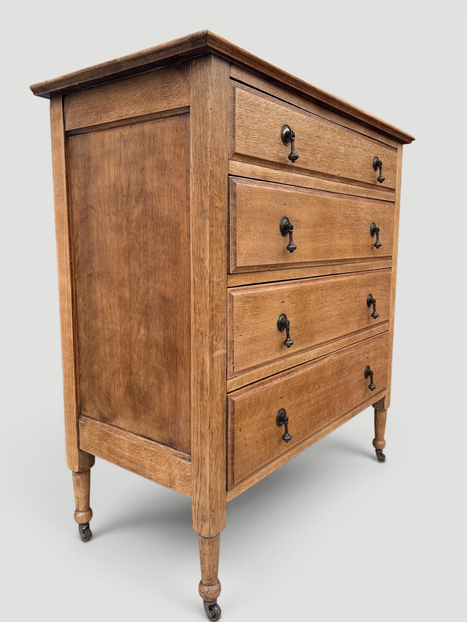 Solid Oak Chest of Drawers (1 of 5) Solid Oak Chest of Drawers (1 of 5)