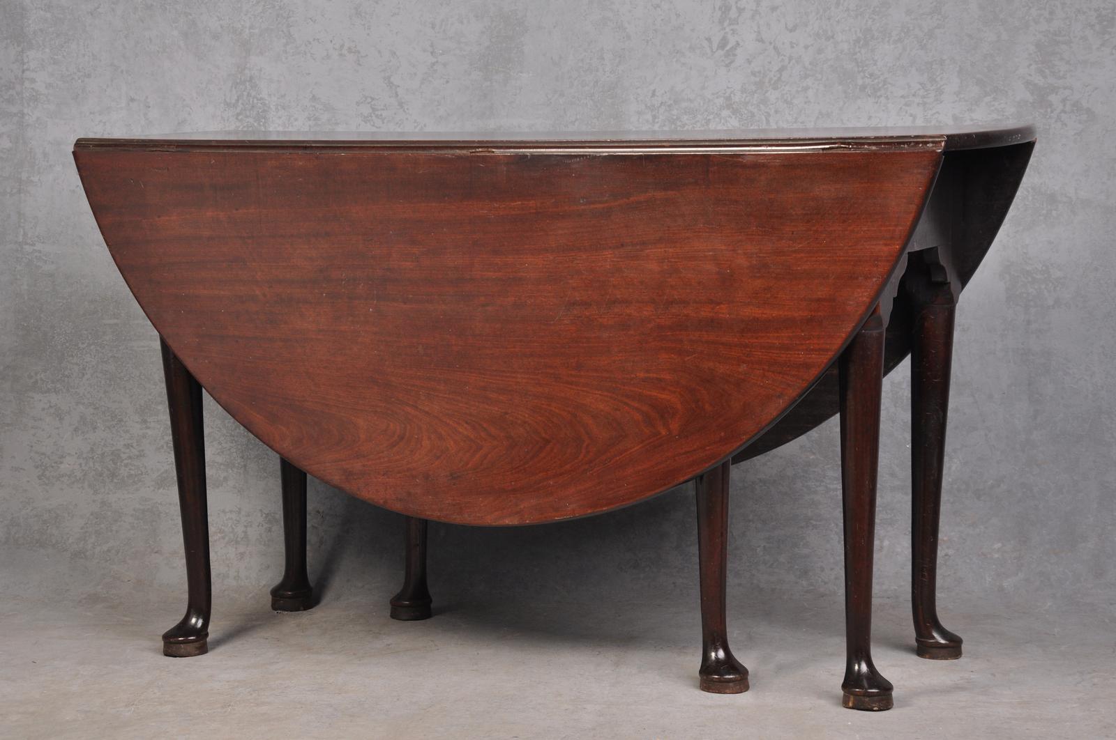 Fine 18th Century Mahogany Gateleg Table (1 of 9)