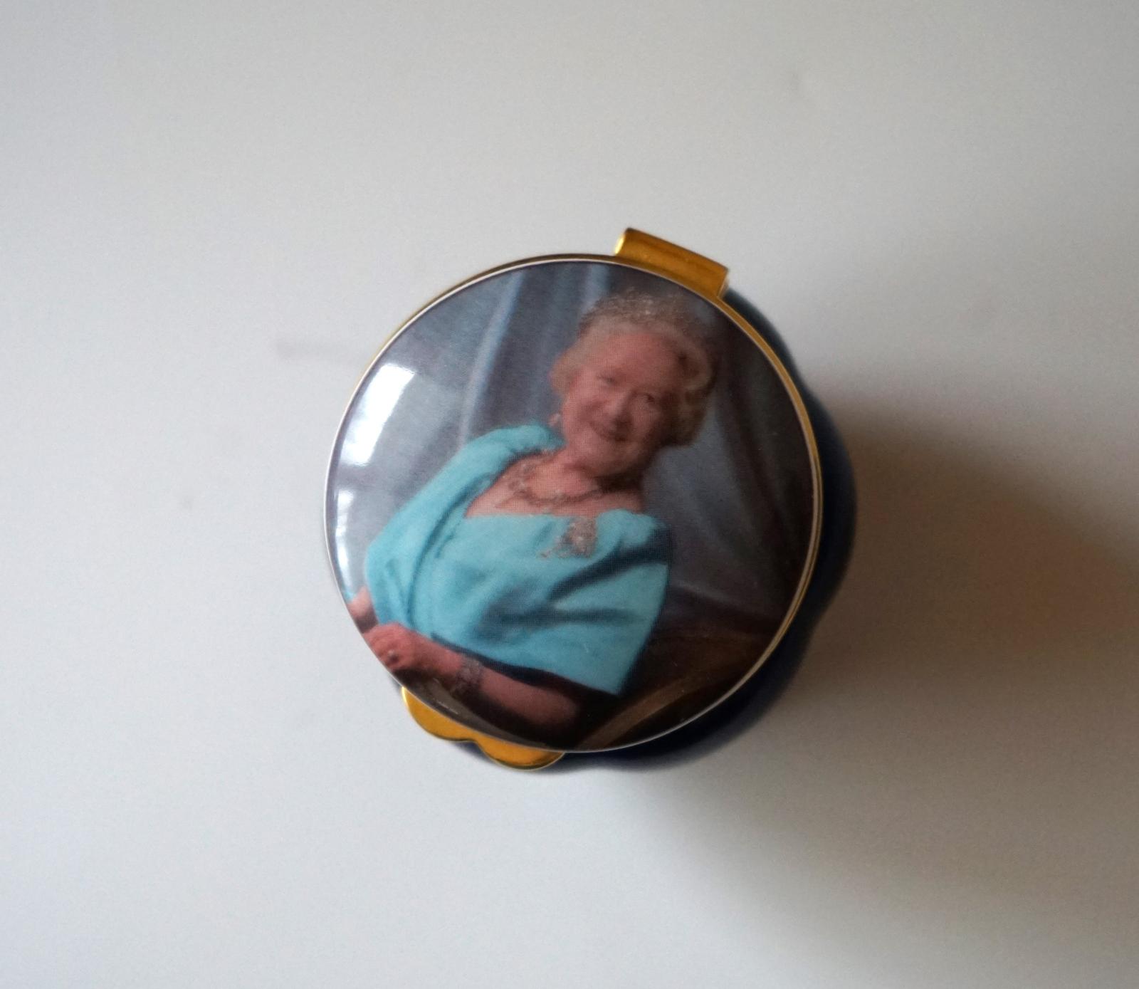 Quality Vintage Gilt Porcelain Queen Elizabeth  The Queen Mother (1 of 10)