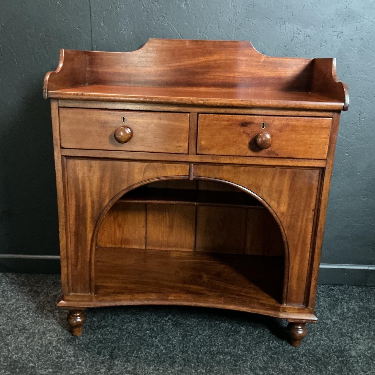 Victorian Mahogany Dog Kennel Dresser (1 of 7) Victorian Mahogany Dog Kennel Dresser (1 of 7)