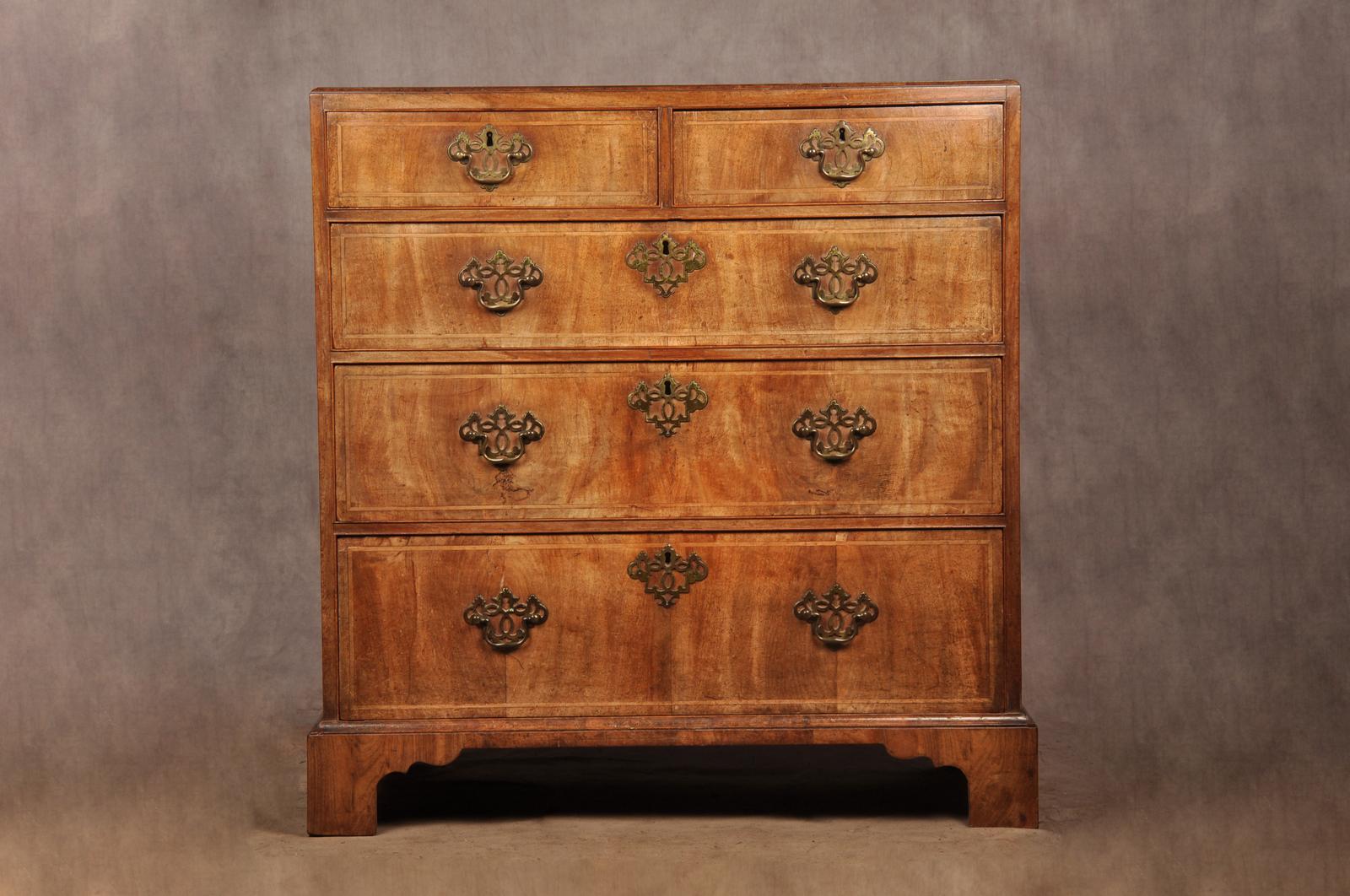 Lovely Mid 18th Century Walnut Chest of Drawers (1 of 17)