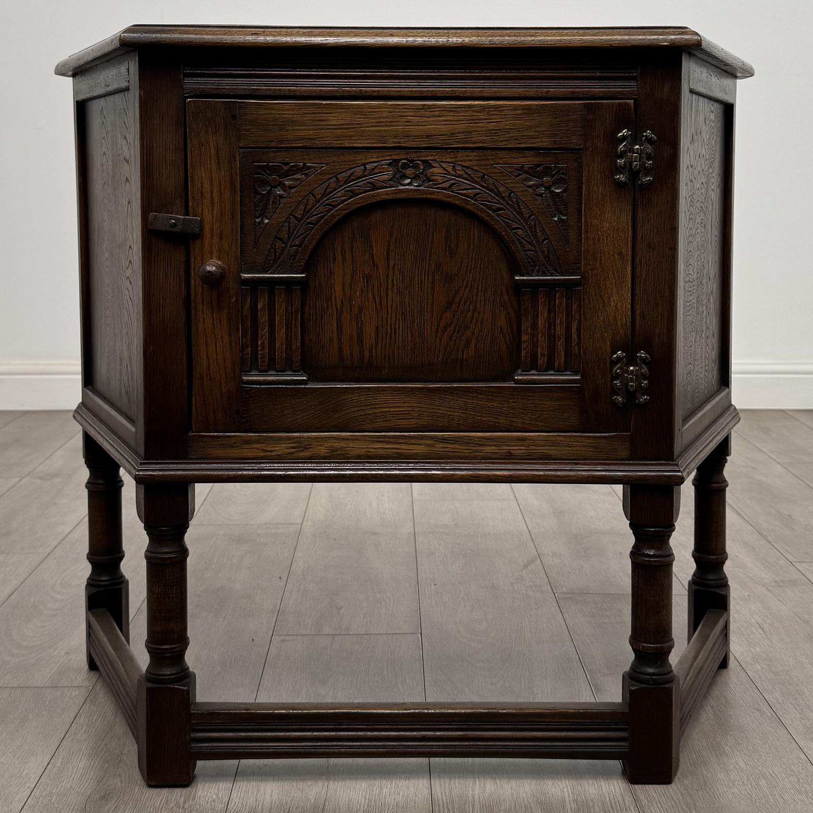 Antique 20th Century Small Good Quality Cupboard in Oak (1 of 10) Antique 20th Century Small Good Quality Cupboard in Oak (1 of 10)