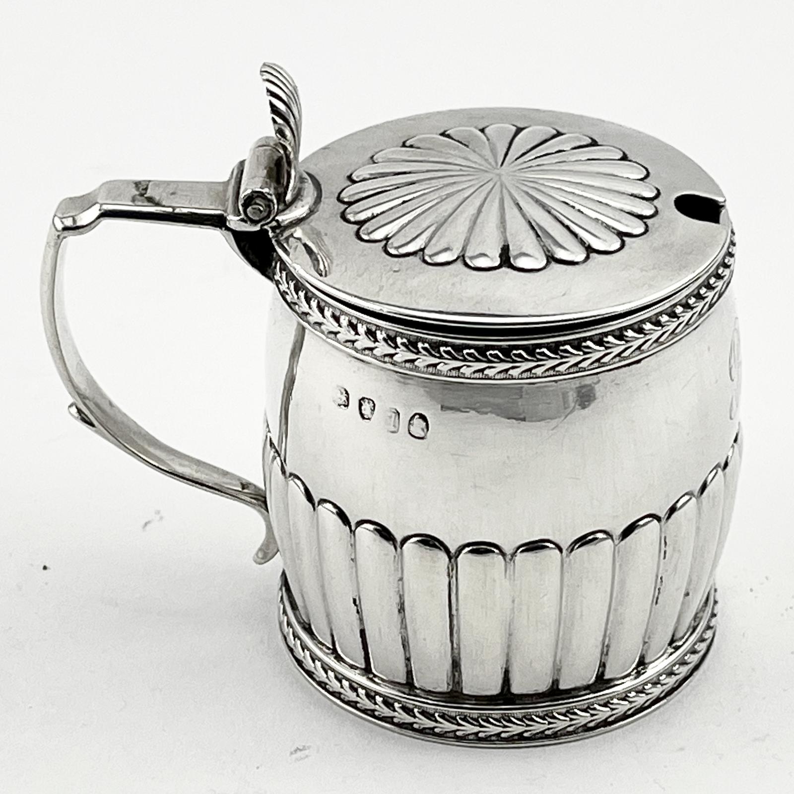 Good Quality Georgian Sterling Silver Mustard Pot (1 of 7)