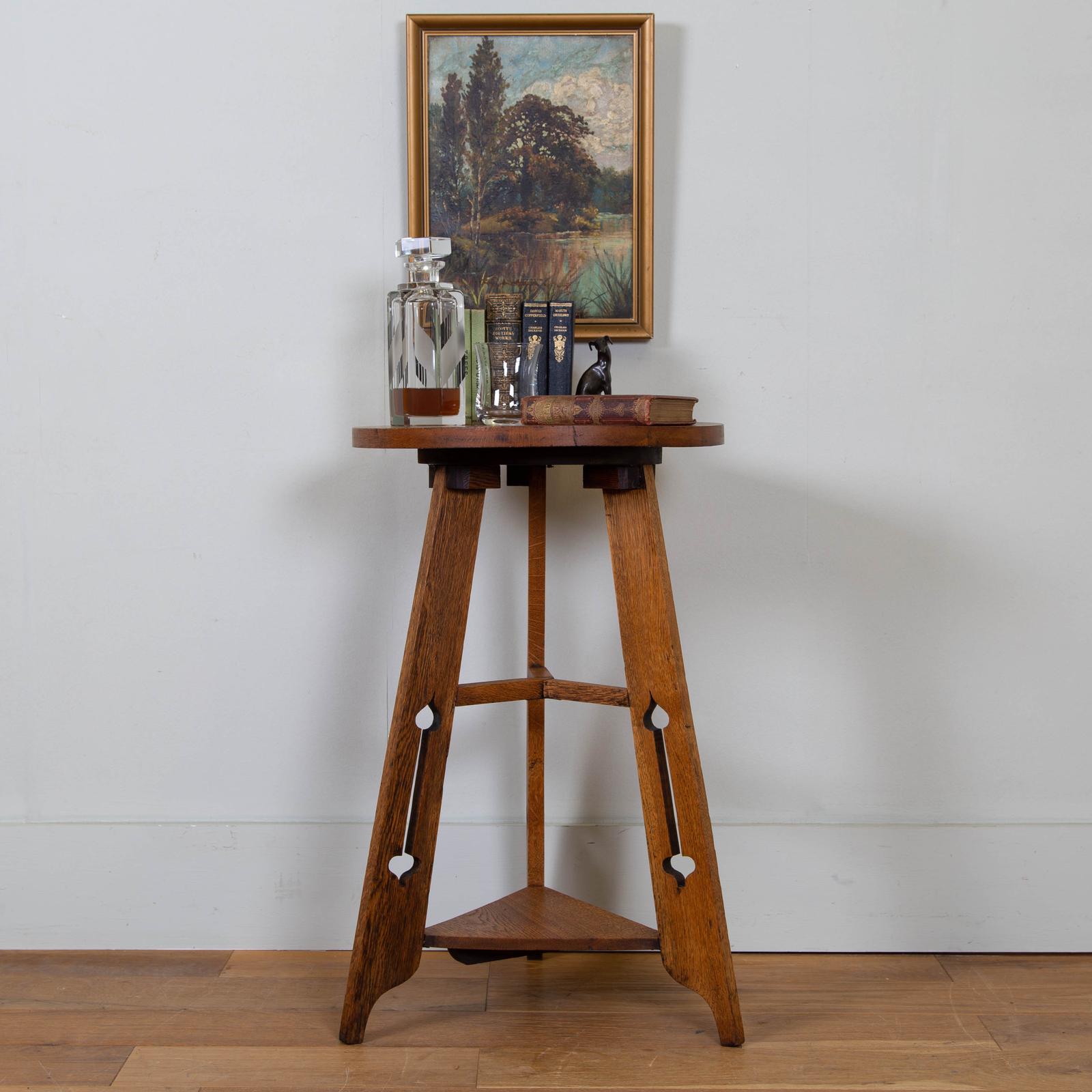 Attractive Oak Arts & Crafts 3 Legged Side Table (1 of 12) Attractive Oak Arts & Crafts 3 Legged Side Table (1 of 12)