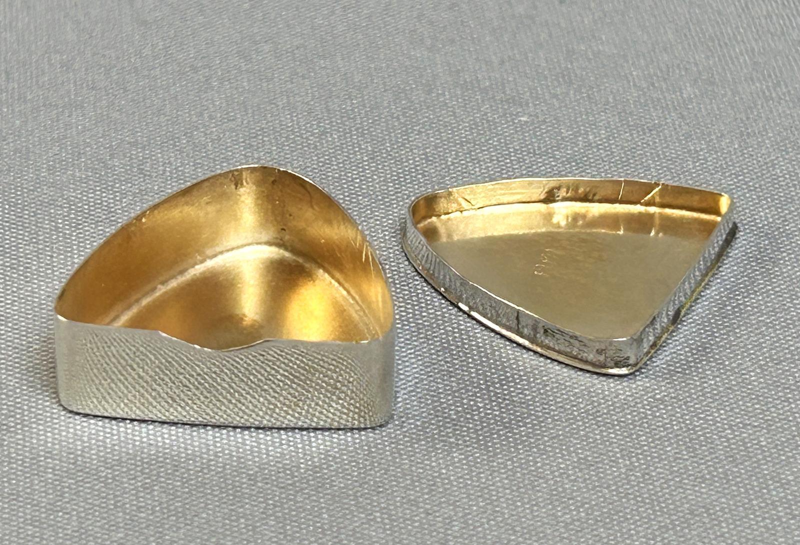 Unusual Novelty Silver 'Plectrum' Pill Box (1 of 5) Unusual Novelty Silver 'Plectrum' Pill Box (1 of 5)