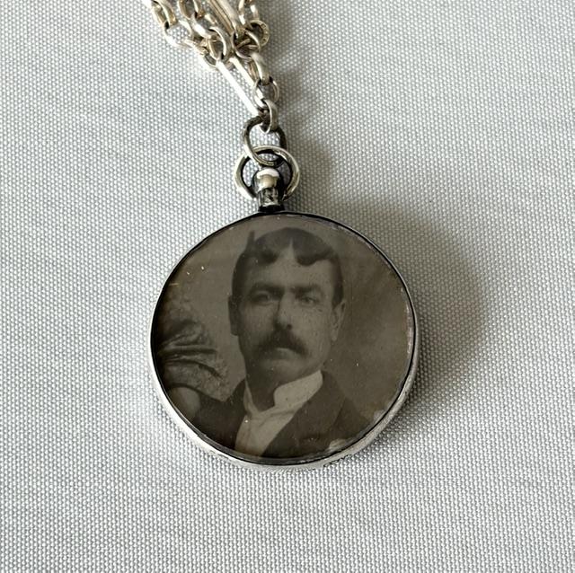Early George V Double Sided Silver Open Locket (1 of 7) Early George V Double Sided Silver Open Locket (1 of 7)