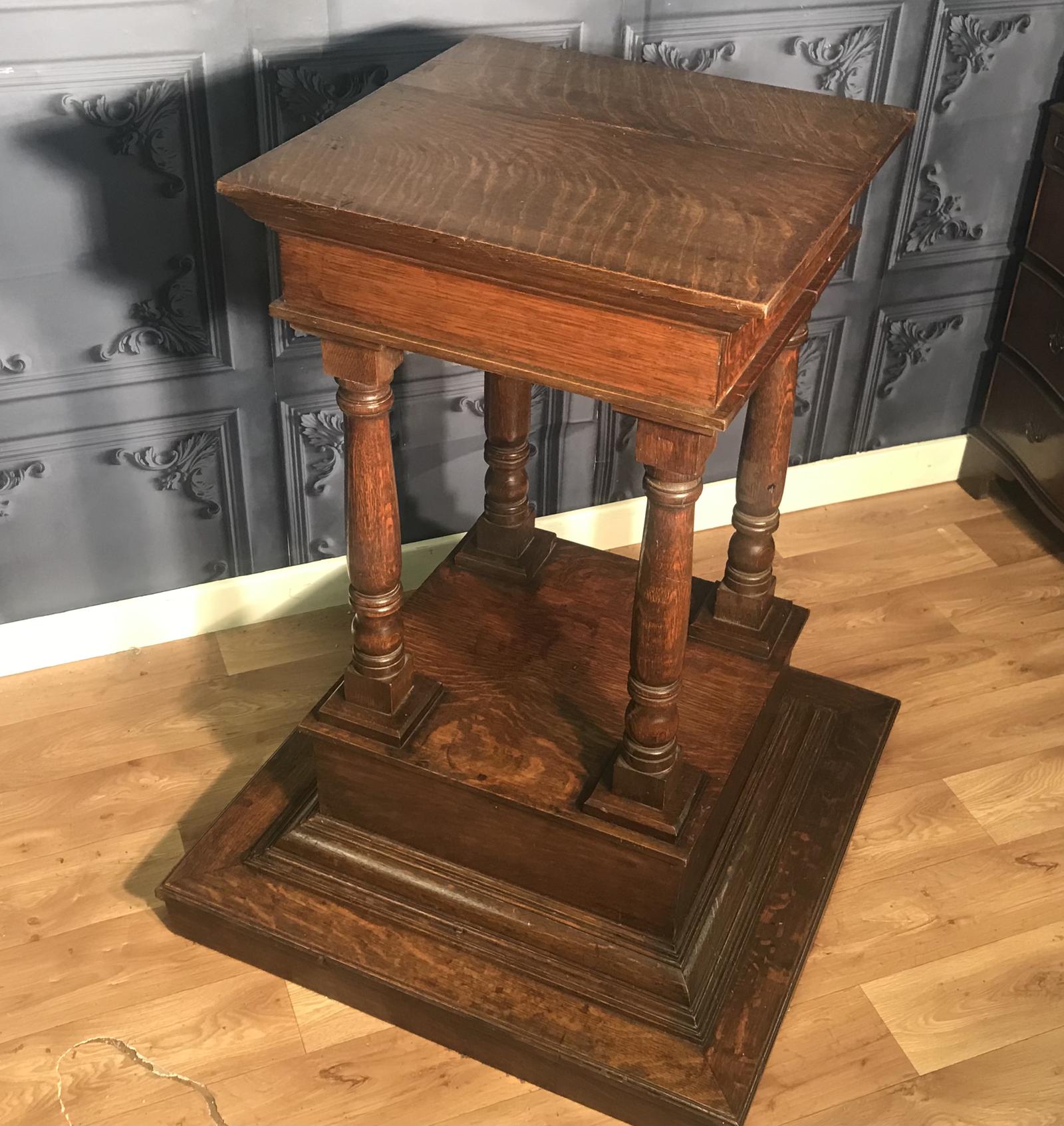 Large Oak Pedestal (1 of 1) Large Oak Pedestal (1 of 1)